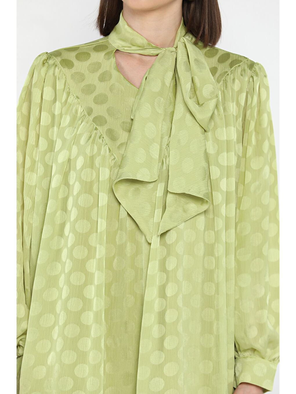 Yeşil Ön Pile Detaylı Kravat Yaka Puanlı Kadın Astarlı Bluz-3