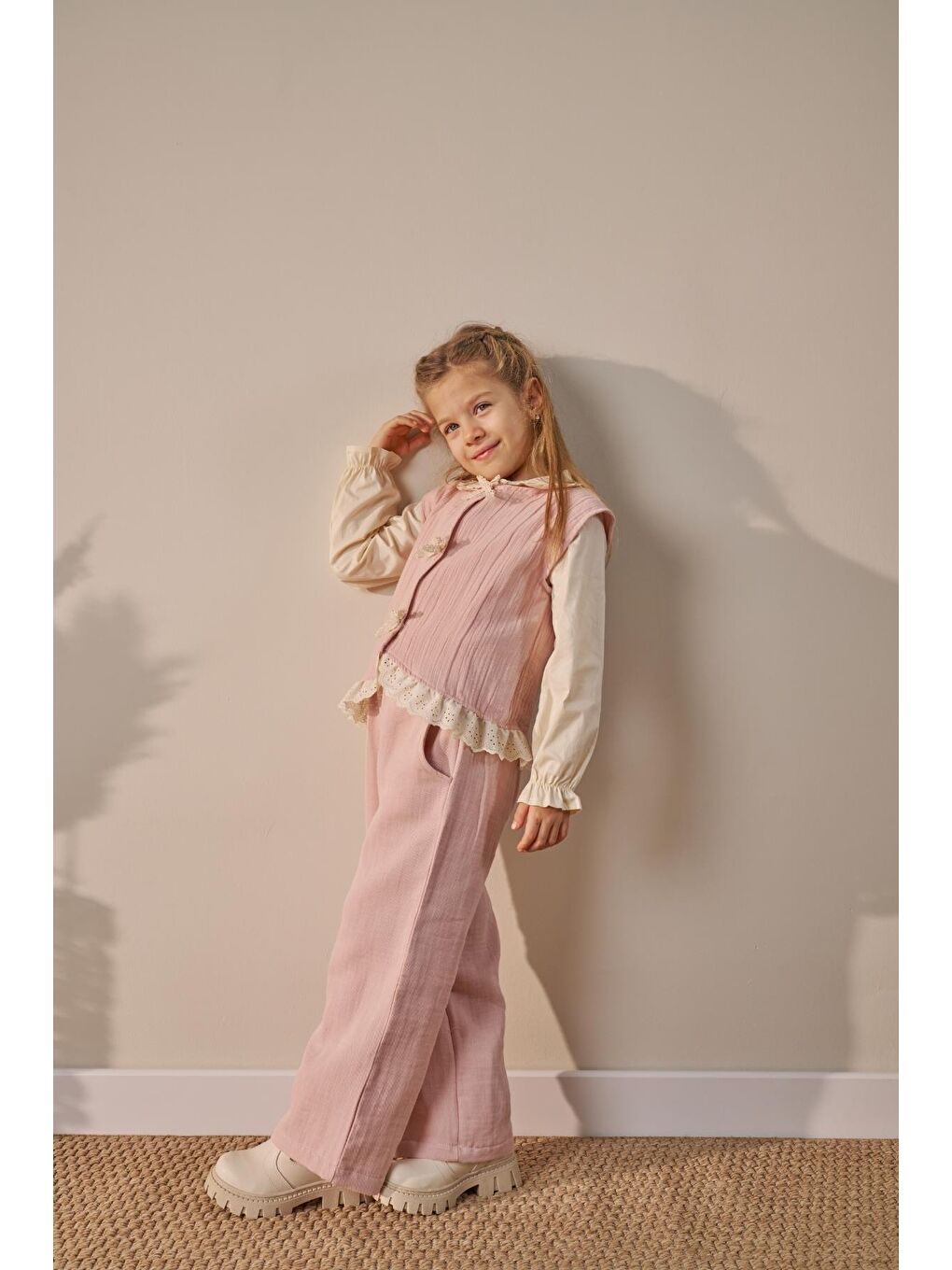 Pembe Kız Çocuk Pamuklu Pudra Fiyonk Detaylı Müslin Takım - 3'Lü Bluz Yelek Pantolon-2