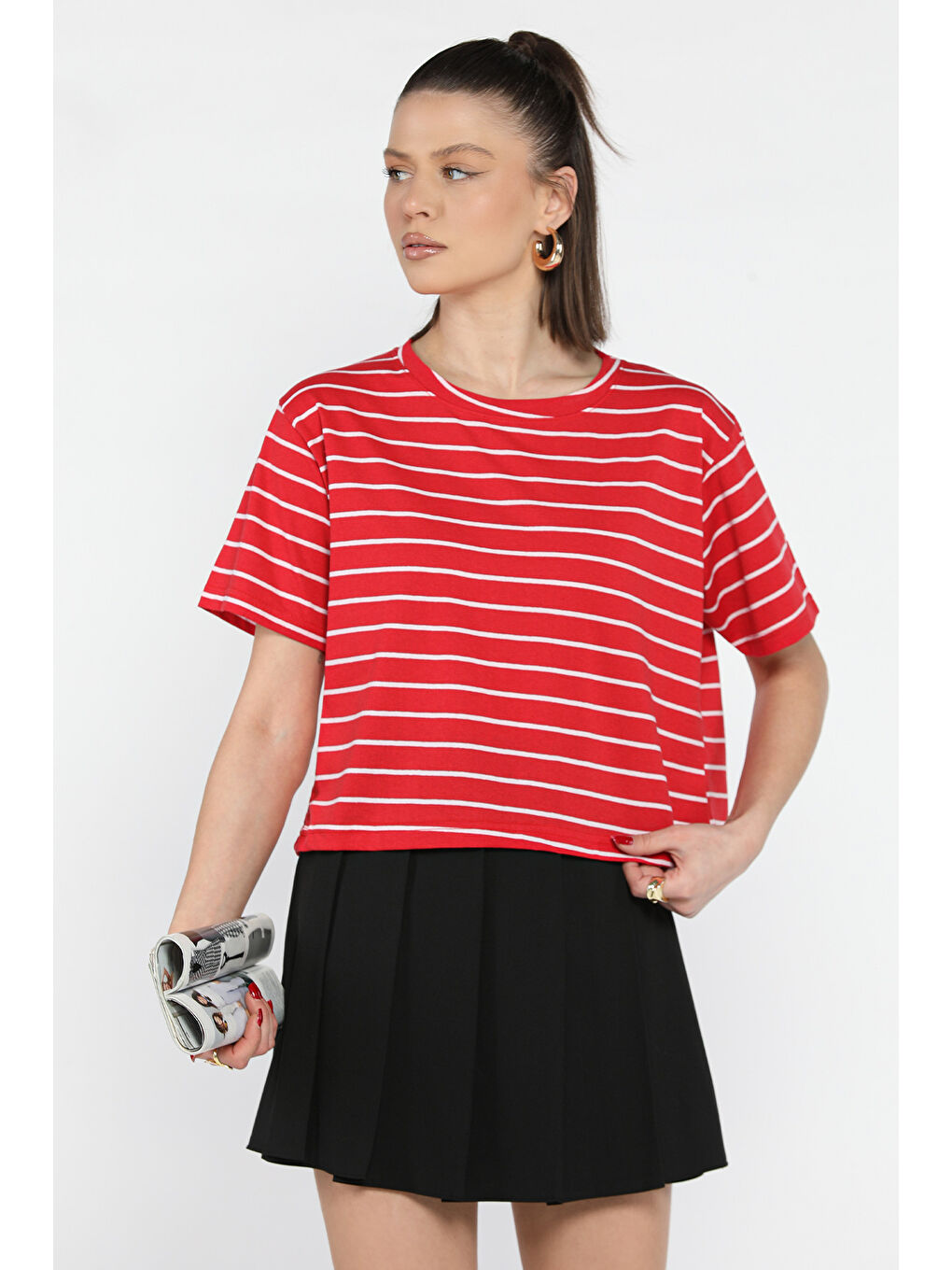 Kırmızı Bisiklet Yaka Çizgili Kadın Tişört-1
