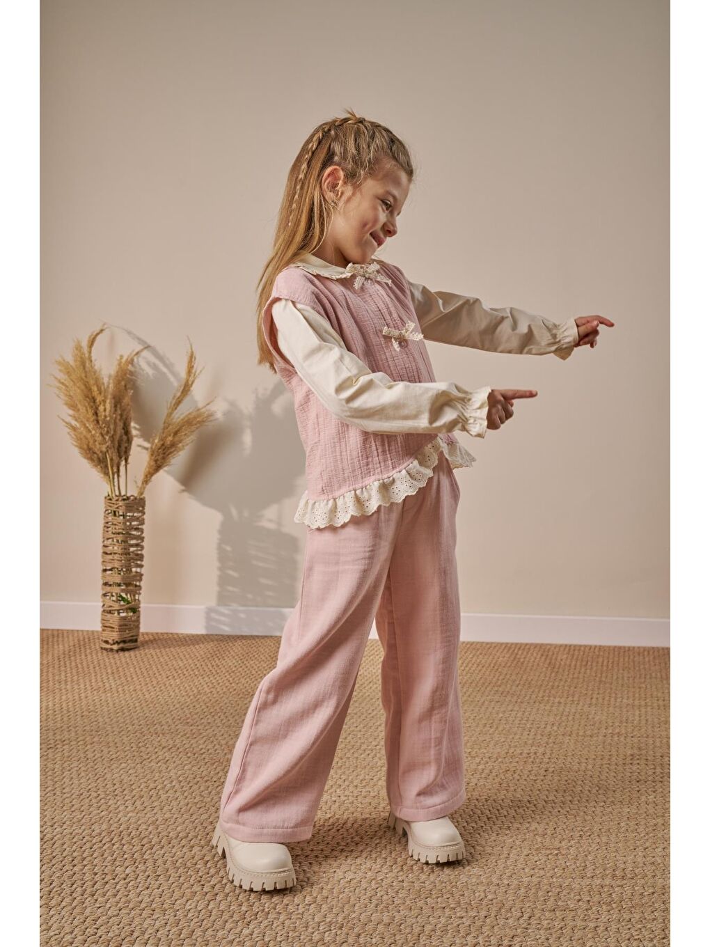 Pembe Kız Çocuk Pamuklu Pudra Fiyonk Detaylı Müslin Takım - 3'Lü Bluz Yelek Pantolon-4