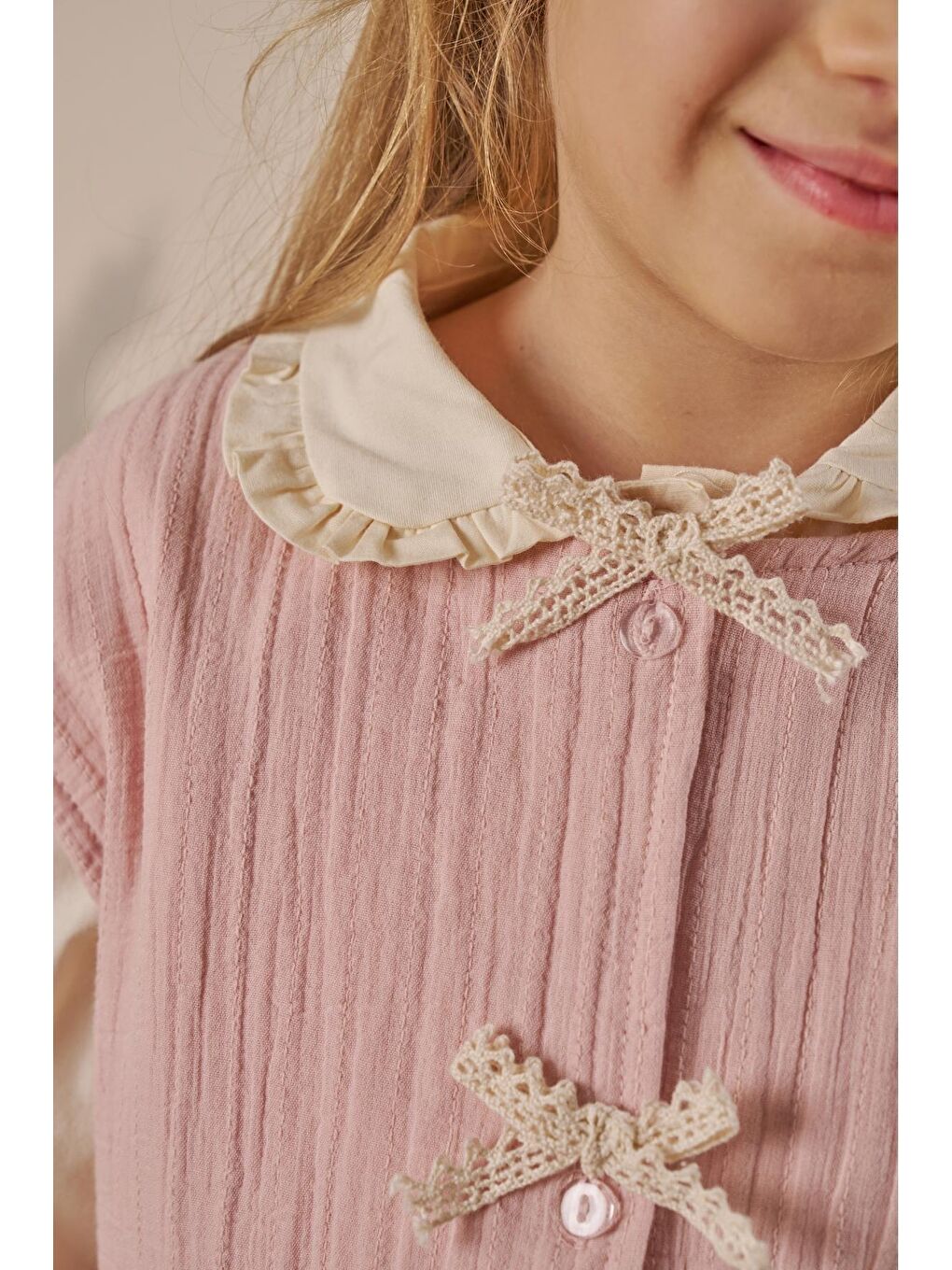 Pembe Kız Çocuk Pamuklu Pudra Fiyonk Detaylı Müslin Takım - 3'Lü Bluz Yelek Pantolon-6