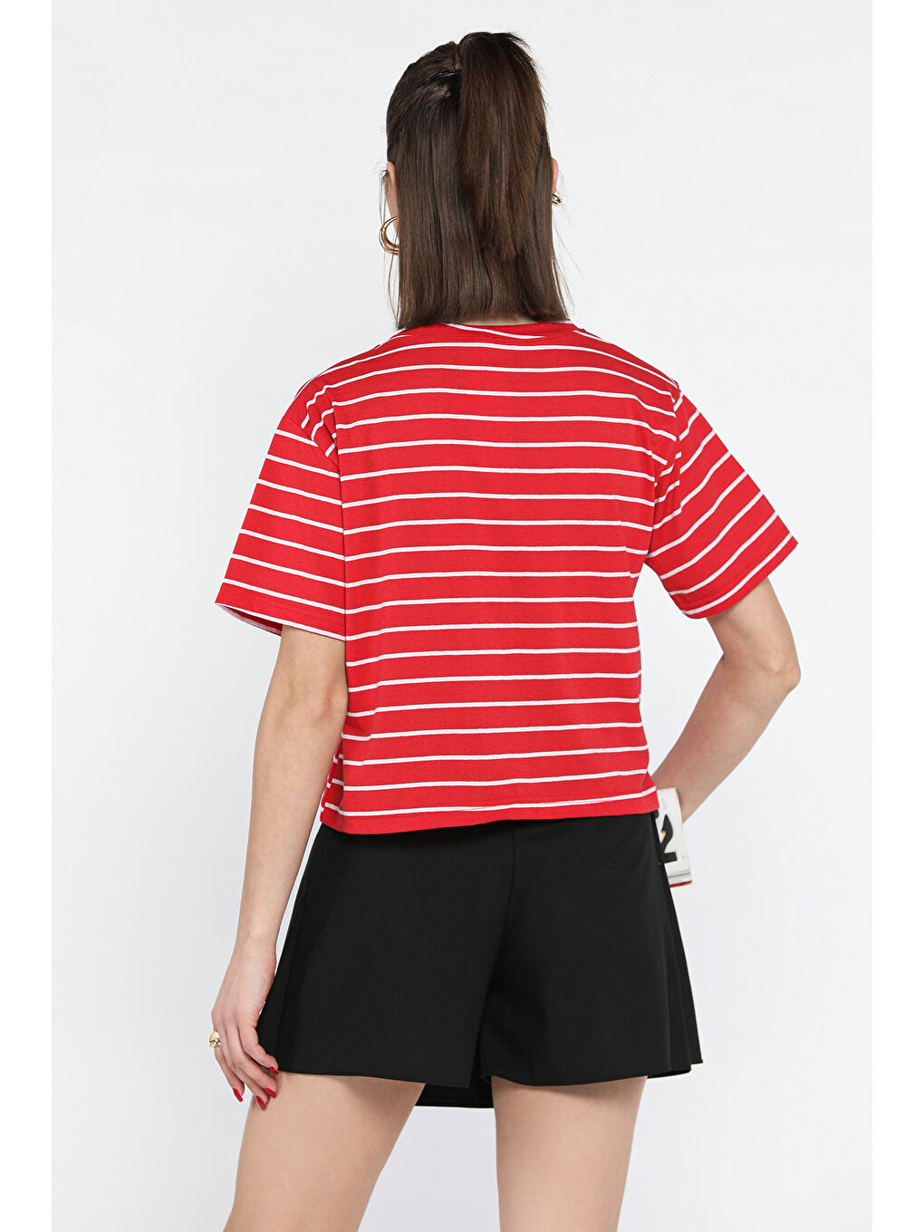 Kırmızı Bisiklet Yaka Çizgili Kadın Tişört-2