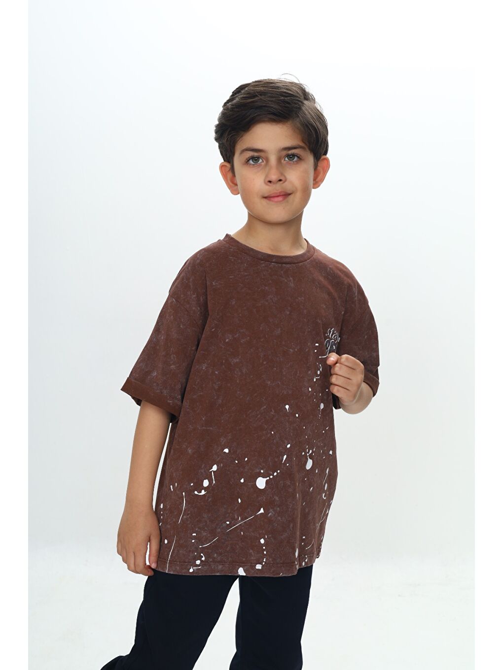 Kahverengi Erkek Çocuk Yıkamalı Sıçratma Baskılı Tişört-1