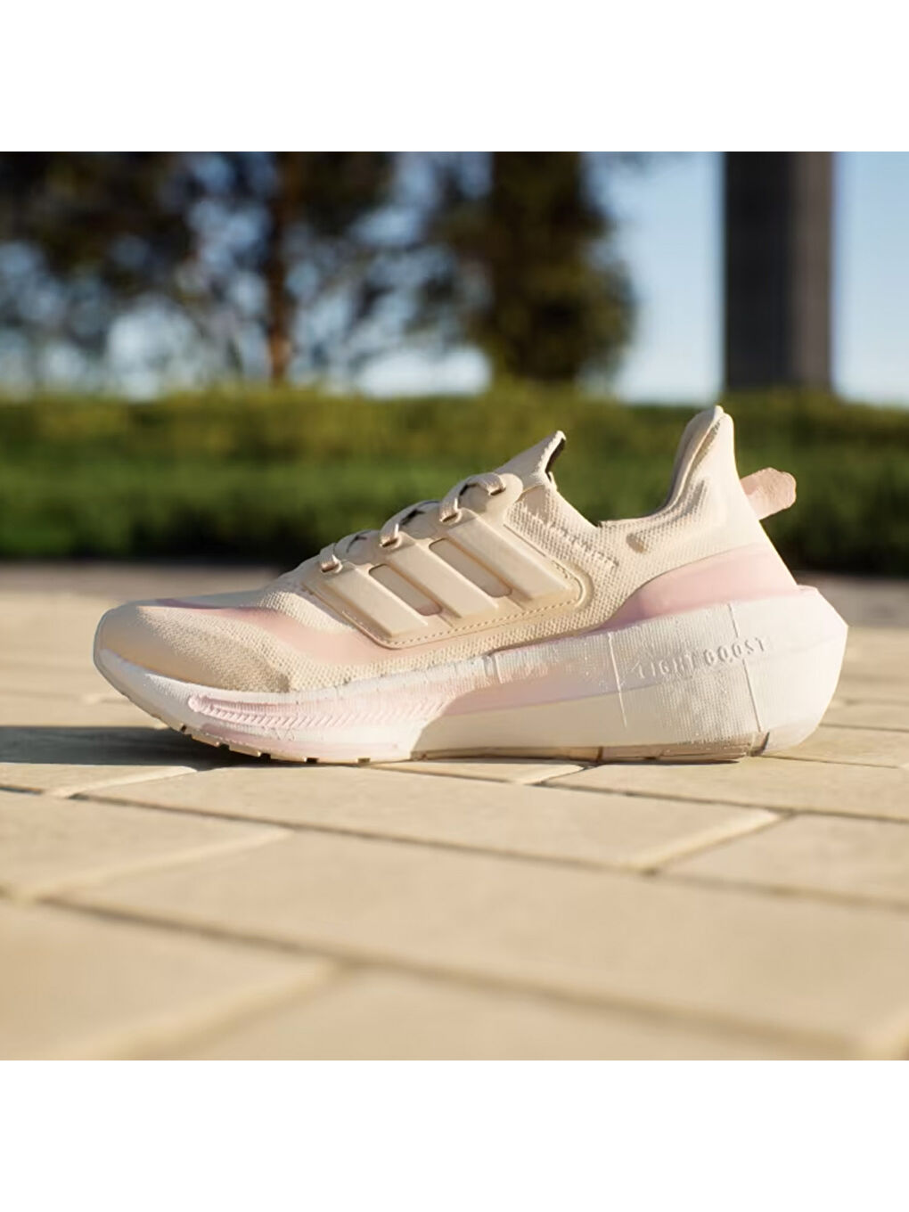 Ultraboost Light Kadın Beyaz Yol Koşusu Ayakkabısı-1