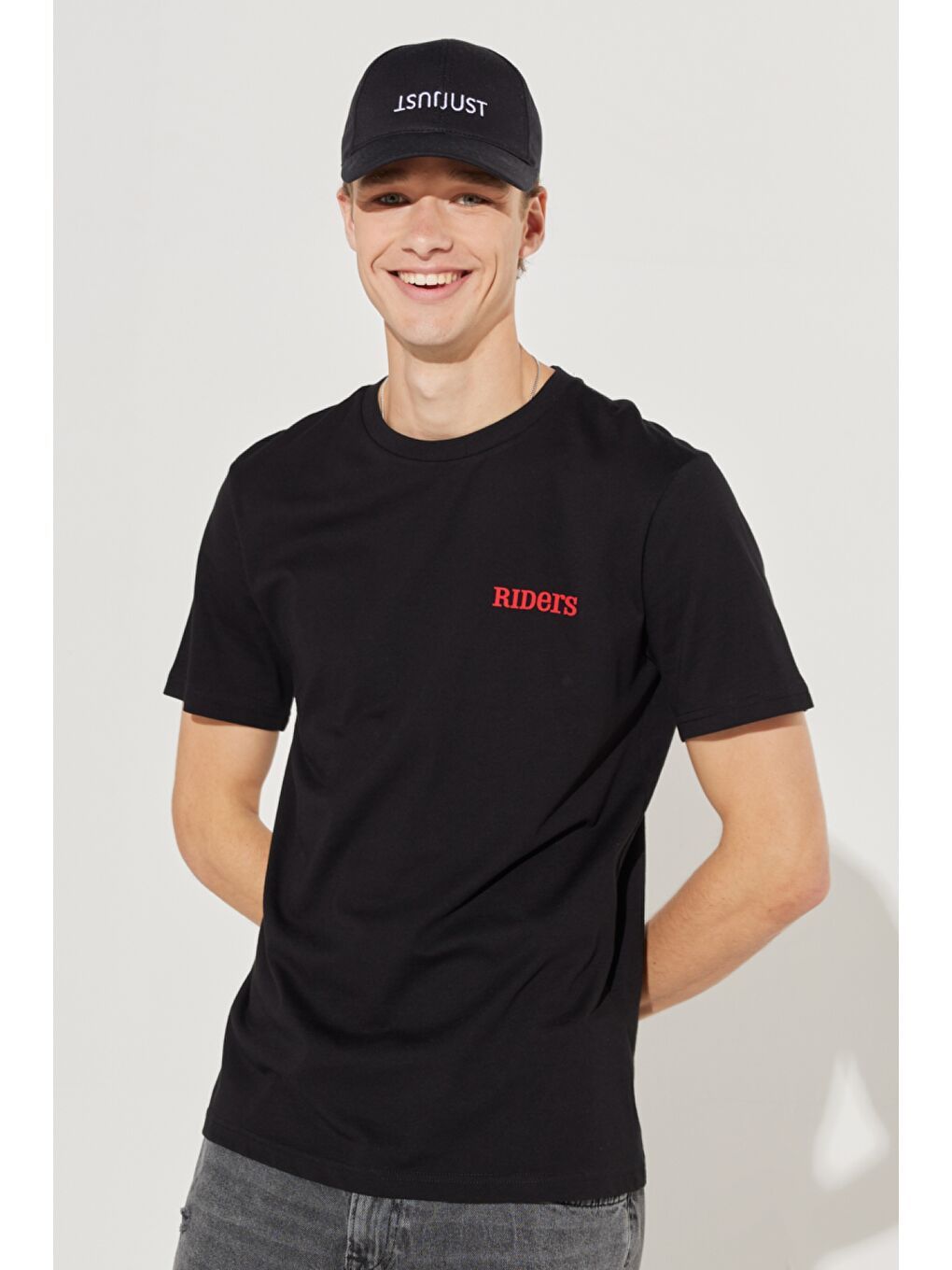 Regular Fit Normal Kesim %100 Pamuk Bisiklet Yaka Siyah Tişört-1