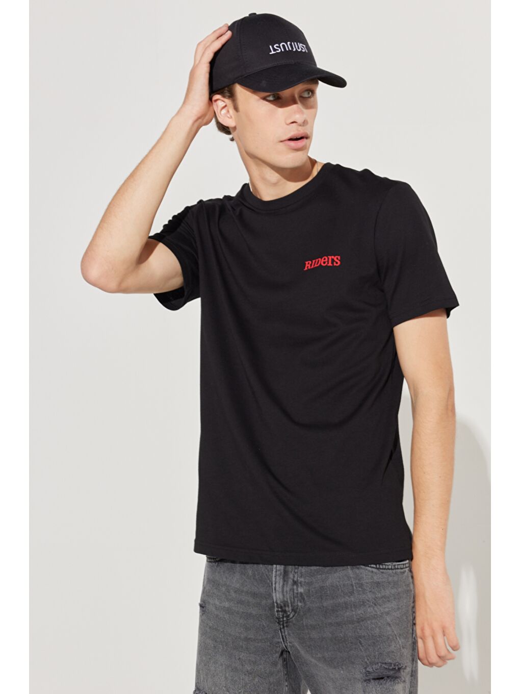 Regular Fit Normal Kesim %100 Pamuk Bisiklet Yaka Siyah Tişört-2