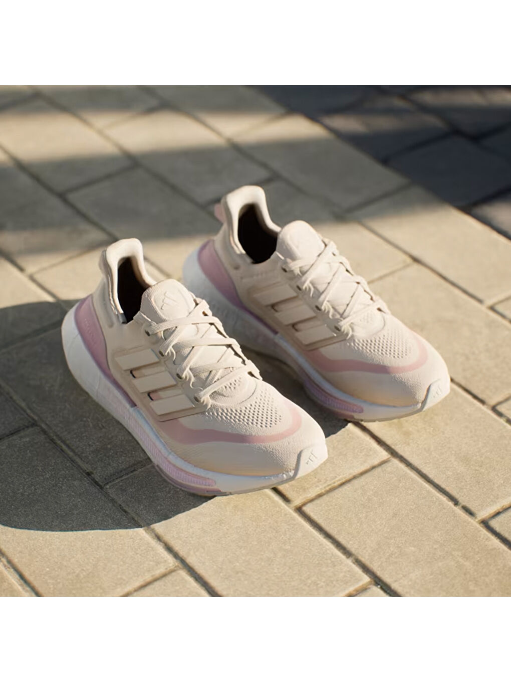 Ultraboost Light Kadın Beyaz Yol Koşusu Ayakkabısı-4