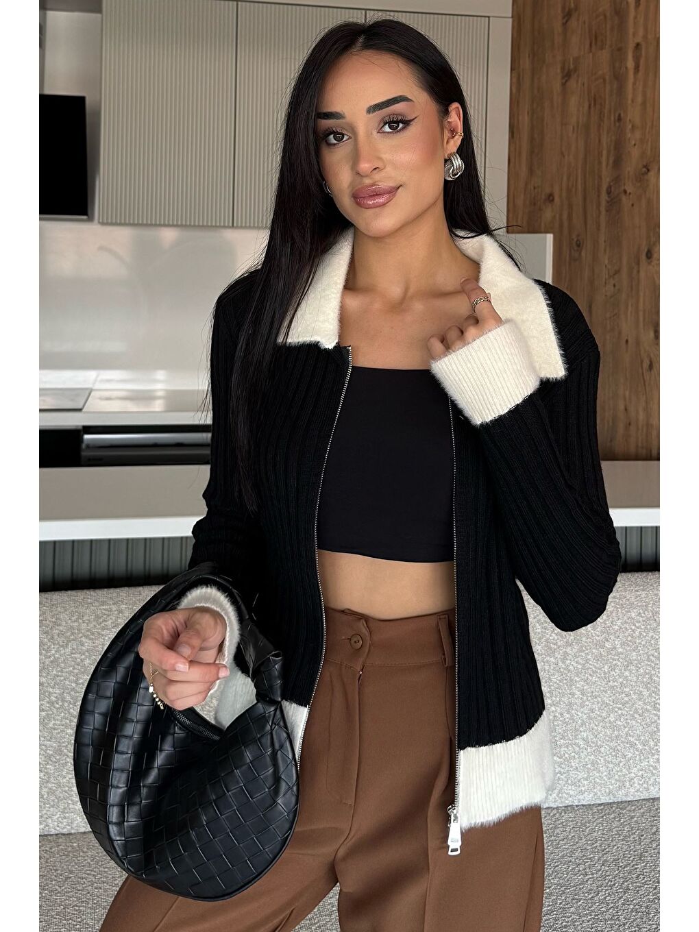 Siyah Gömlek Yaka Fermuarlı Triko Hırka