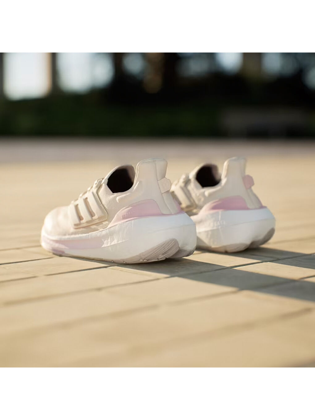 Ultraboost Light Kadın Beyaz Yol Koşusu Ayakkabısı-5