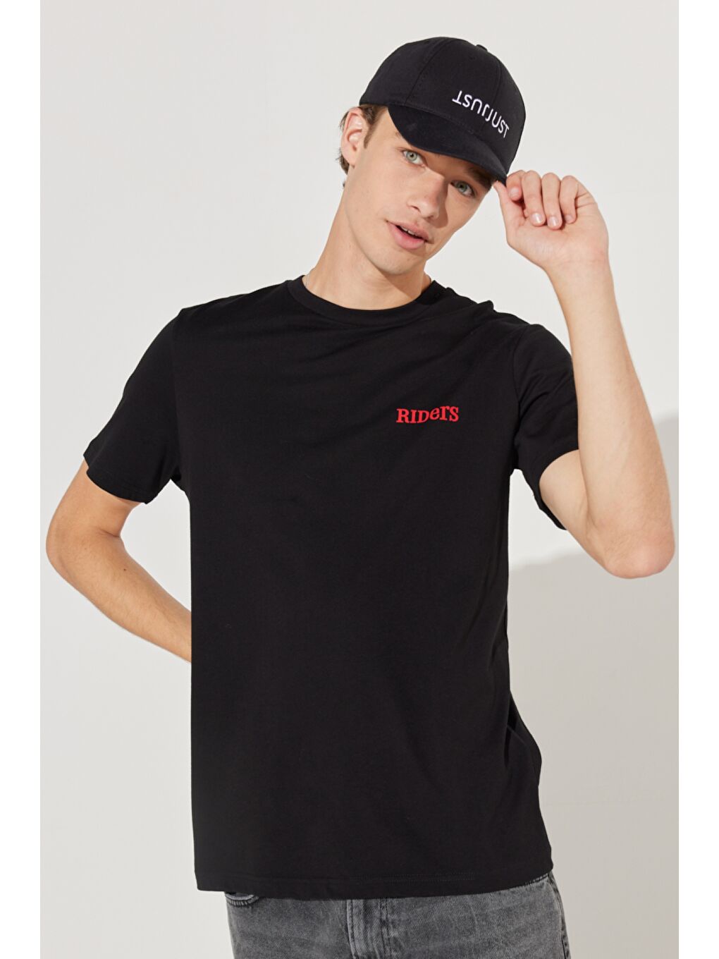 Regular Fit Normal Kesim %100 Pamuk Bisiklet Yaka Siyah Tişört-3