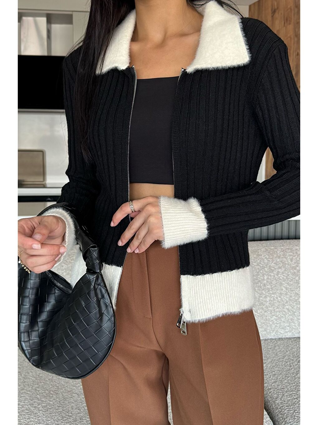 Siyah Gömlek Yaka Fermuarlı Triko Hırka-1