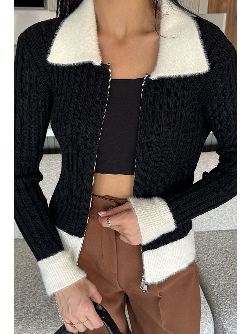 Siyah Gömlek Yaka Fermuarlı Triko Hırka-2