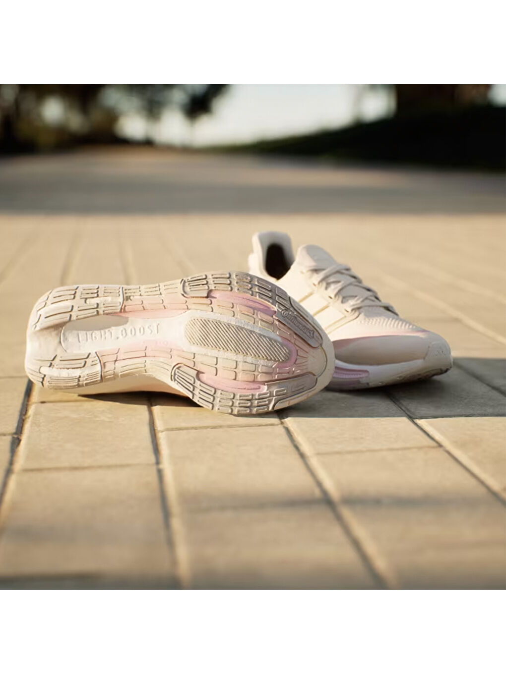 Ultraboost Light Kadın Beyaz Yol Koşusu Ayakkabısı-6