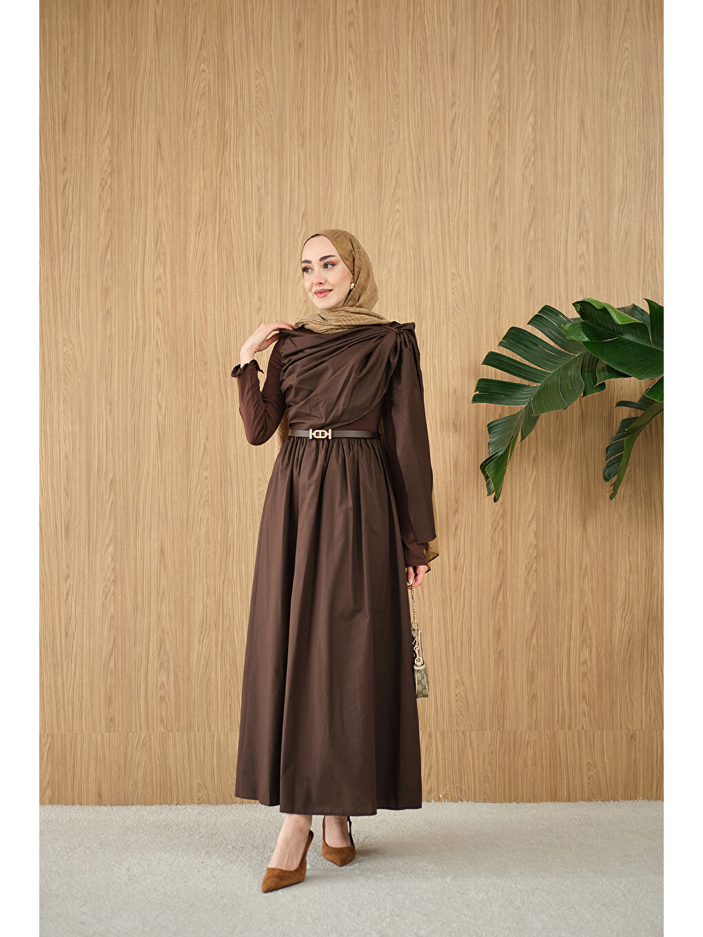 Kadın Şal Detaylı Kemerli Poplin Elbise Kahverengi-4