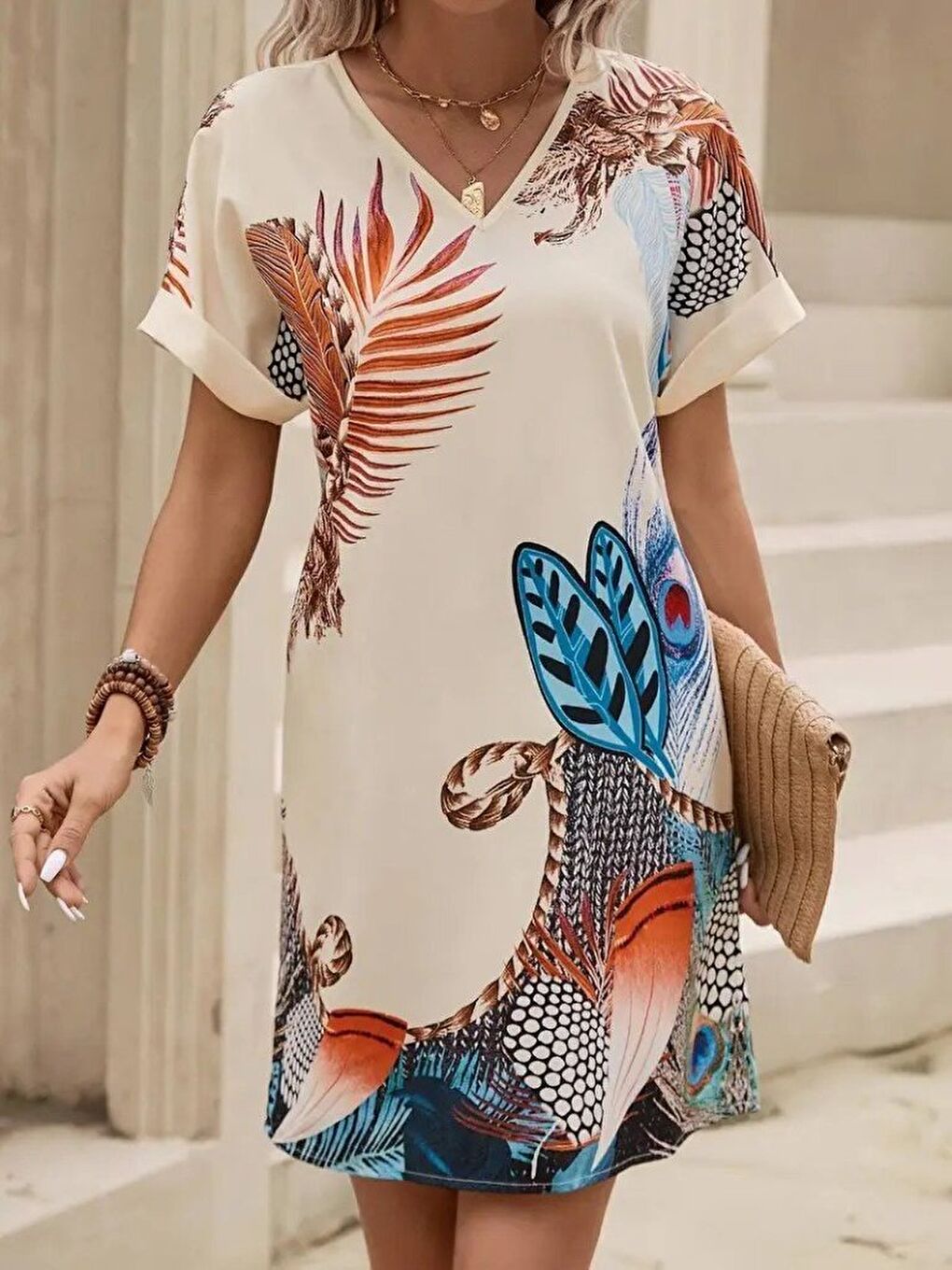 Bej Kadın Kısa Kollu V Yakalı Desenli Mini Atlas Elbise