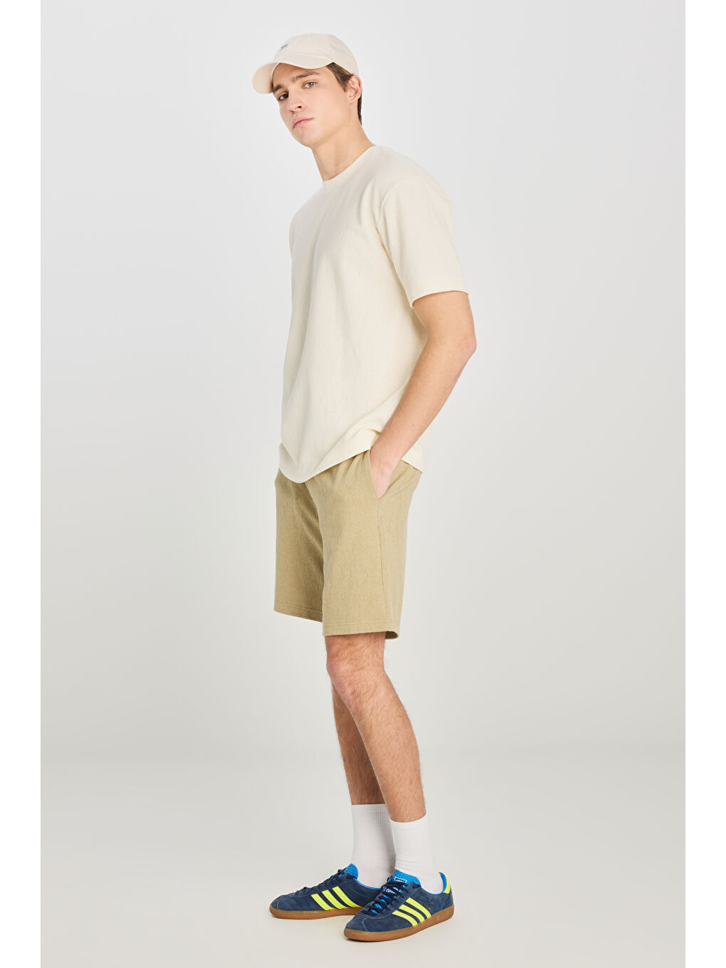 Relaxed Fit Geniş Kesim Bisiklet Yaka Pamuklu Kırık Beyaz Tişört-2