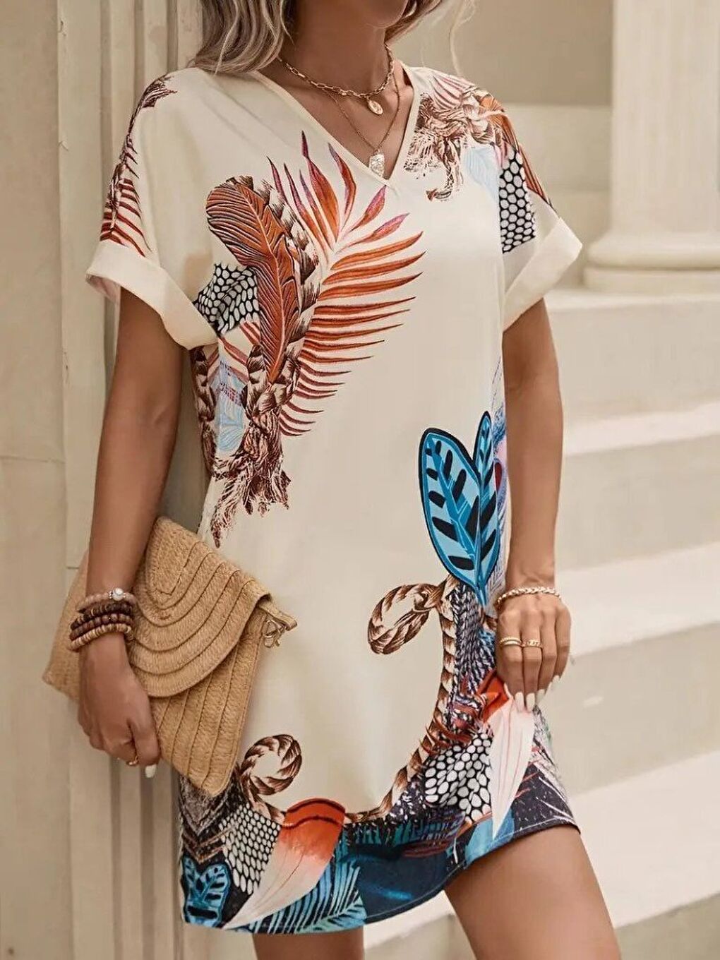 Bej Kadın Kısa Kollu V Yakalı Desenli Mini Atlas Elbise-2