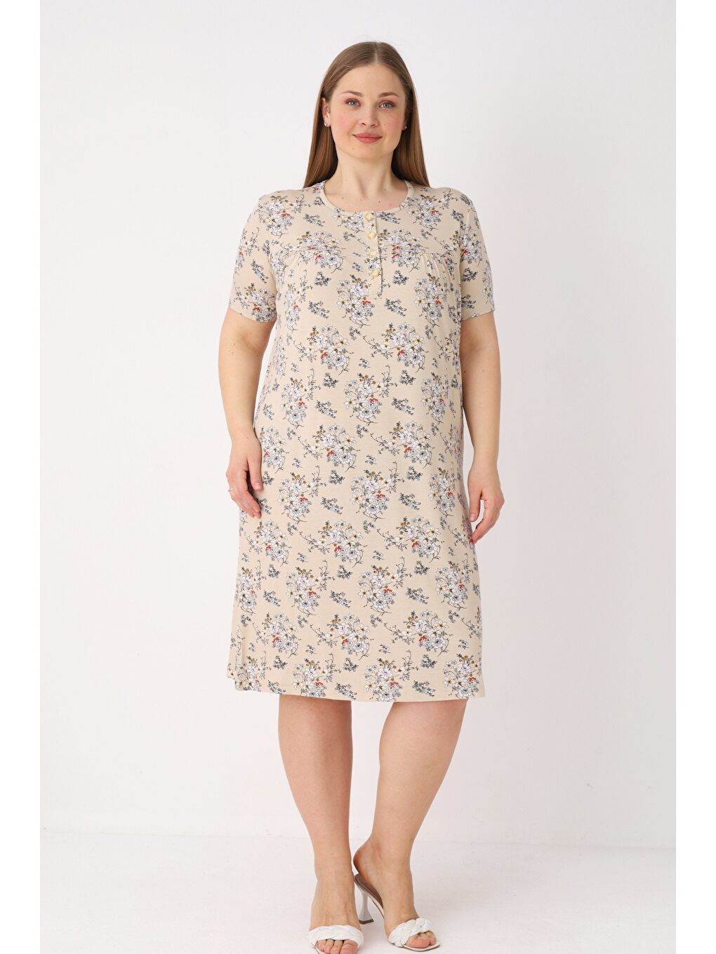 Bej Kadın Büyük Beden Desenli Düğmeli Elastanlı Kısa Kollu Gecelik-2