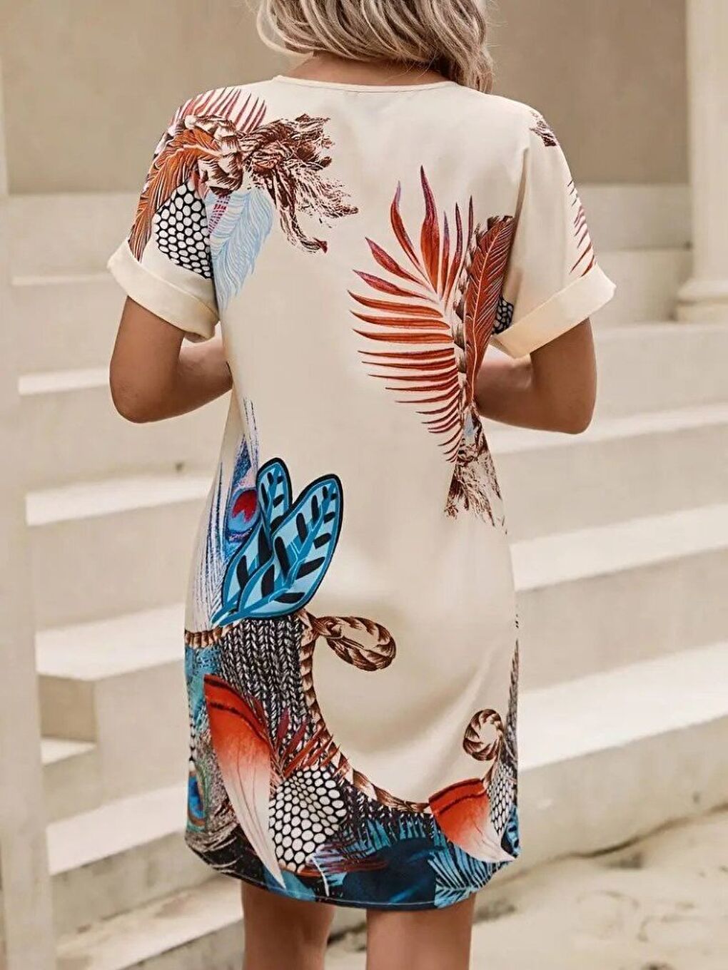 Bej Kadın Kısa Kollu V Yakalı Desenli Mini Atlas Elbise-4