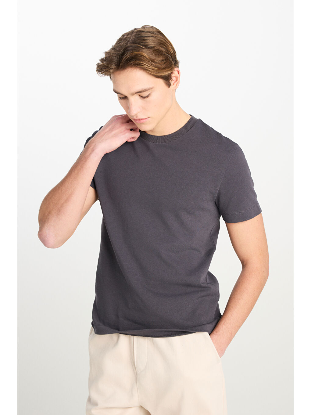 %100 Pamuk Relaxed Fit Geniş Ksim Bisiklet Yaka Antrasit Basic Tişört-1