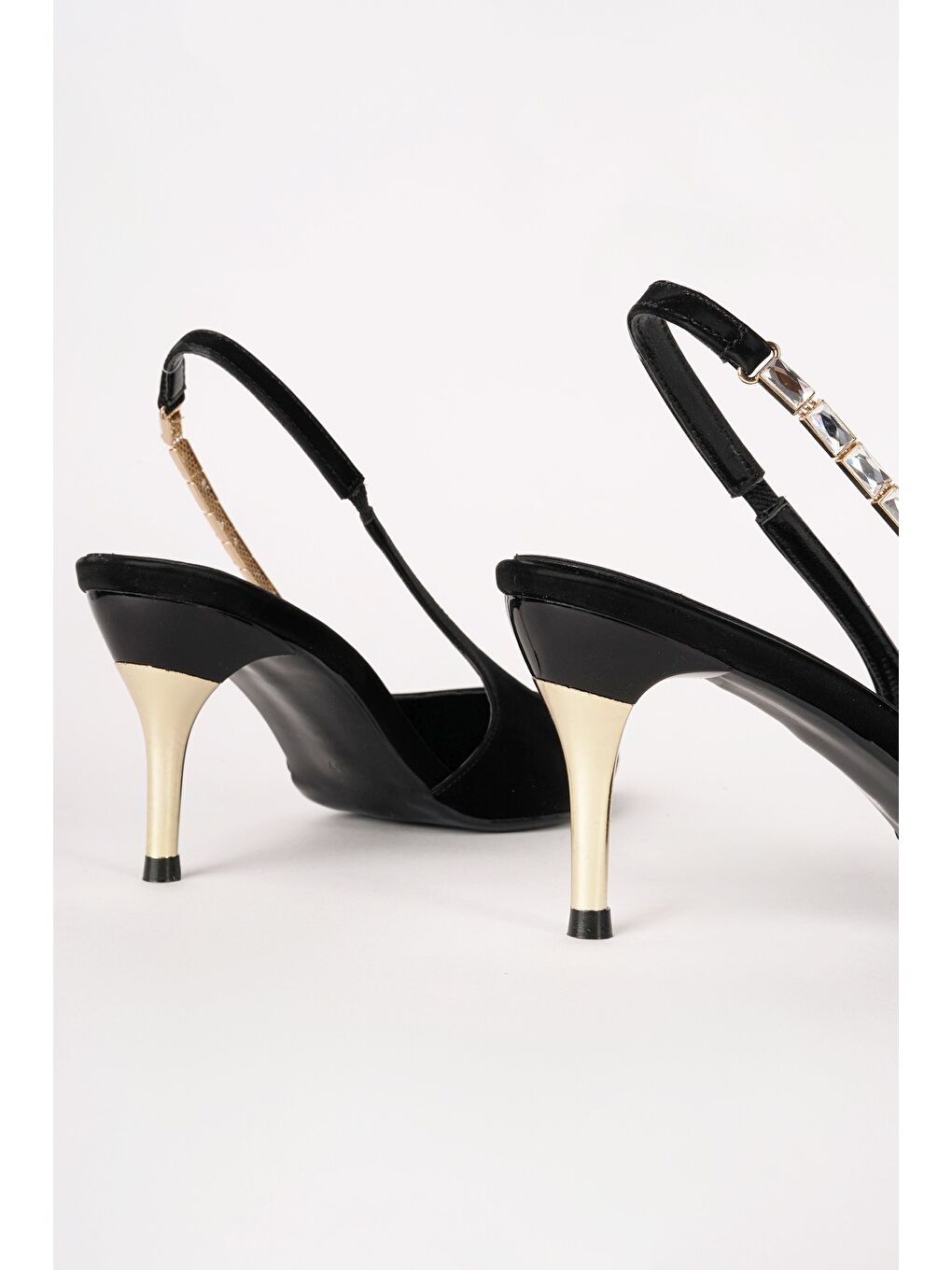 Siyah VİVARA Zincir Detaylı Sivri Burun Arkası Açık Kadın Topuklu Ayakkabı-2