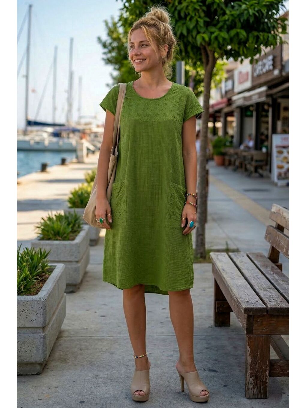 Yeşil Havuz Yaka Düşük Kol Cepli Kol Roba Ve Yanları Brodeli Casual Müslin Dokuma Elbise 100 55-1