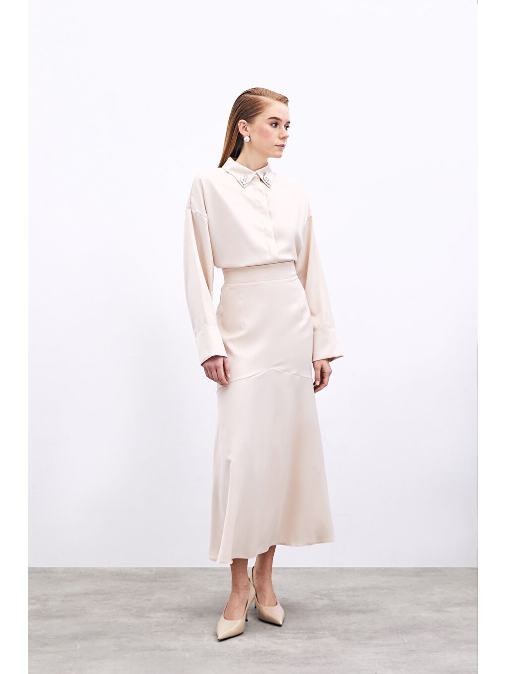 Kesik Detaylı Saten Etek - Bej