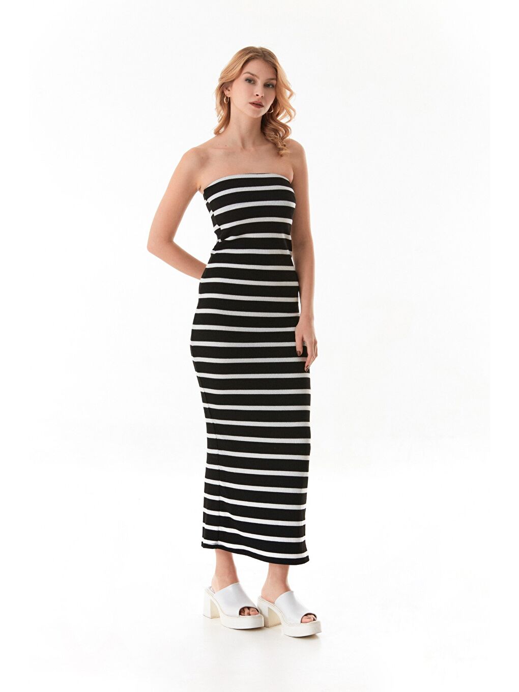 Siyah Çizgili Yırtmaçlı Triko Straplez Elbise-4