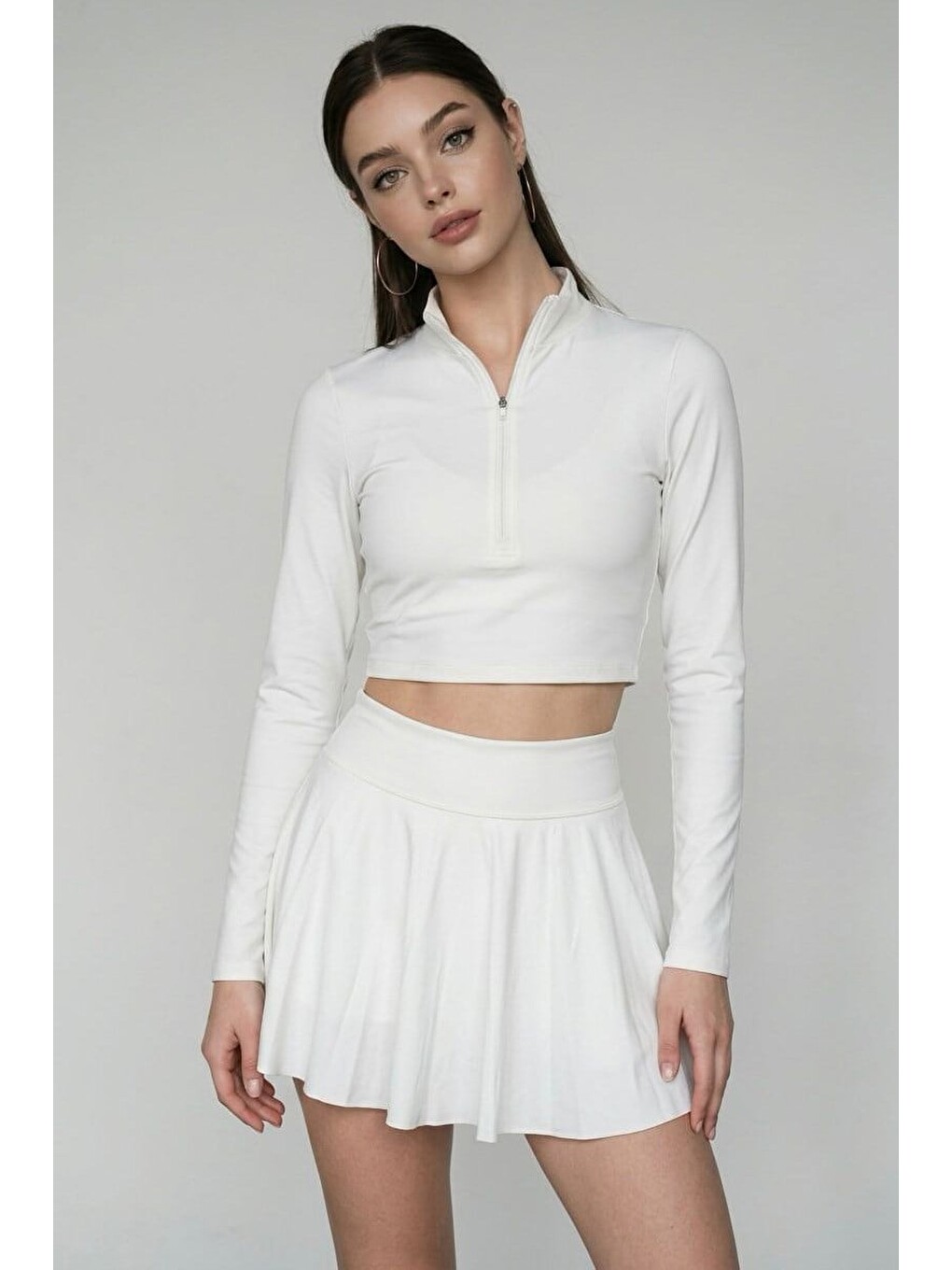 Beyaz Parmak Geçirme Detaylı Slim Fit Crop-1