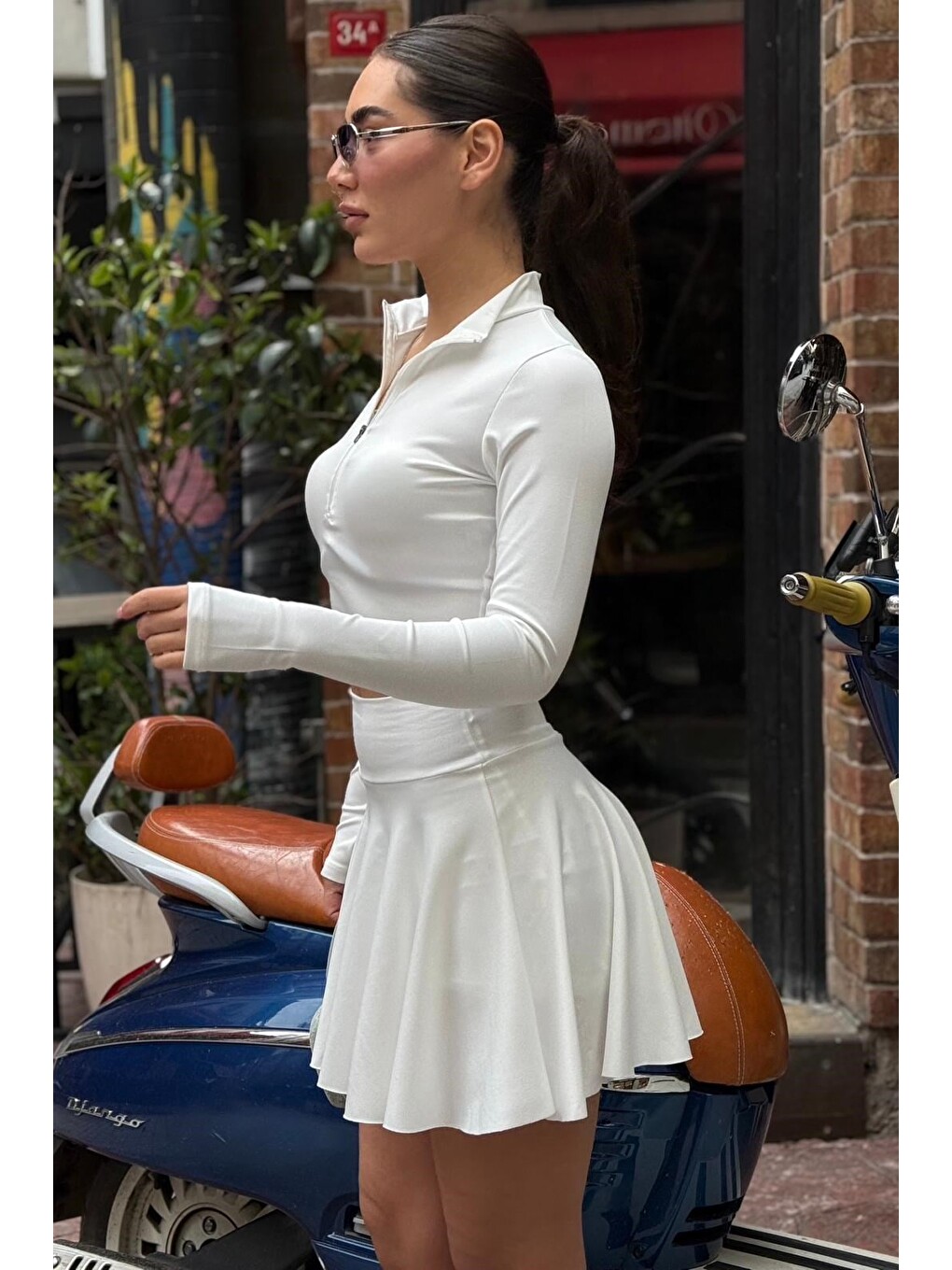 Beyaz Parmak Geçirme Detaylı Slim Fit Crop-5
