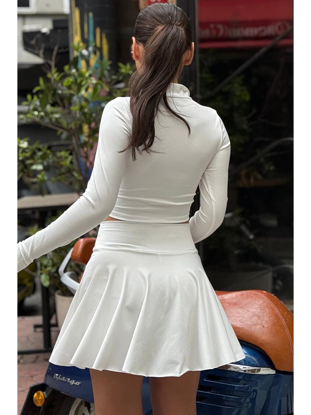 Beyaz Parmak Geçirme Detaylı Slim Fit Crop-6