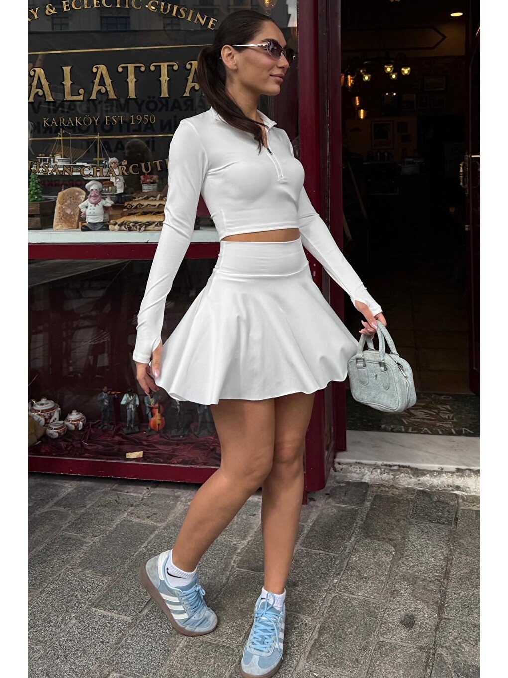 Beyaz Parmak Geçirme Detaylı Slim Fit Crop-8