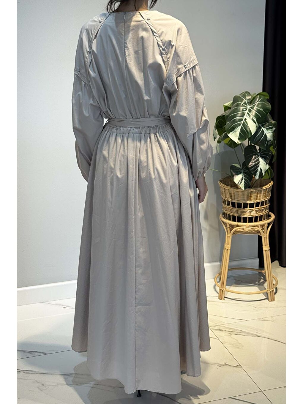 Bej Kolları Katlama Büzgü Aksesuar Detaylı Belden Lastikli Paper Touch Elbise 5747 Taş-2