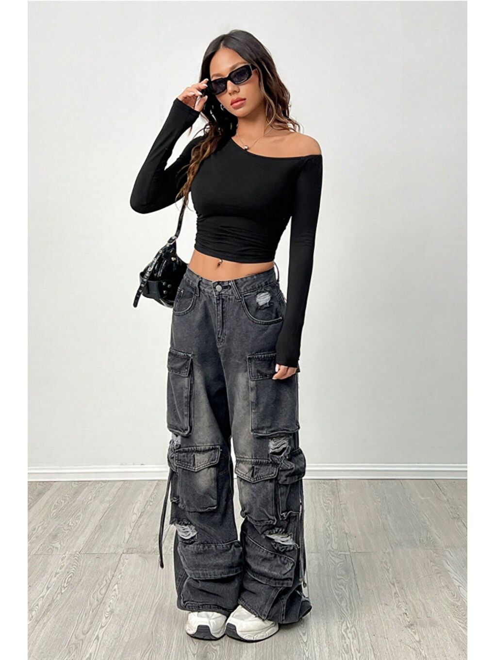 Siyah Kadın Asimetrik Yaka Uzun Kollu Crop T-Shirt Beyaz-3