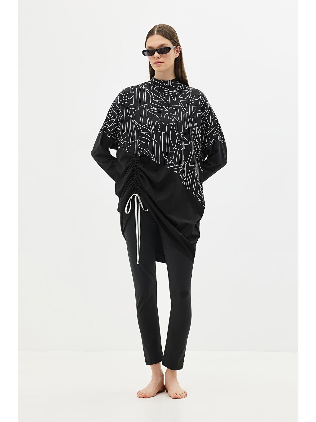 Desenli Rahat Kesim 4'Lü Tesettür Mayo 6297 Siyah/Beyaz