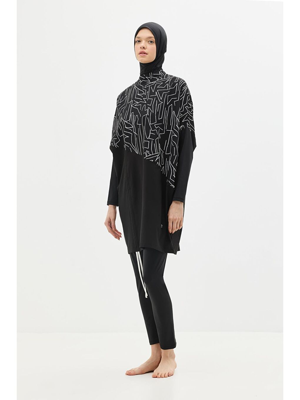 Desenli Rahat Kesim 4'Lü Tesettür Mayo 6297 Siyah/Beyaz-1