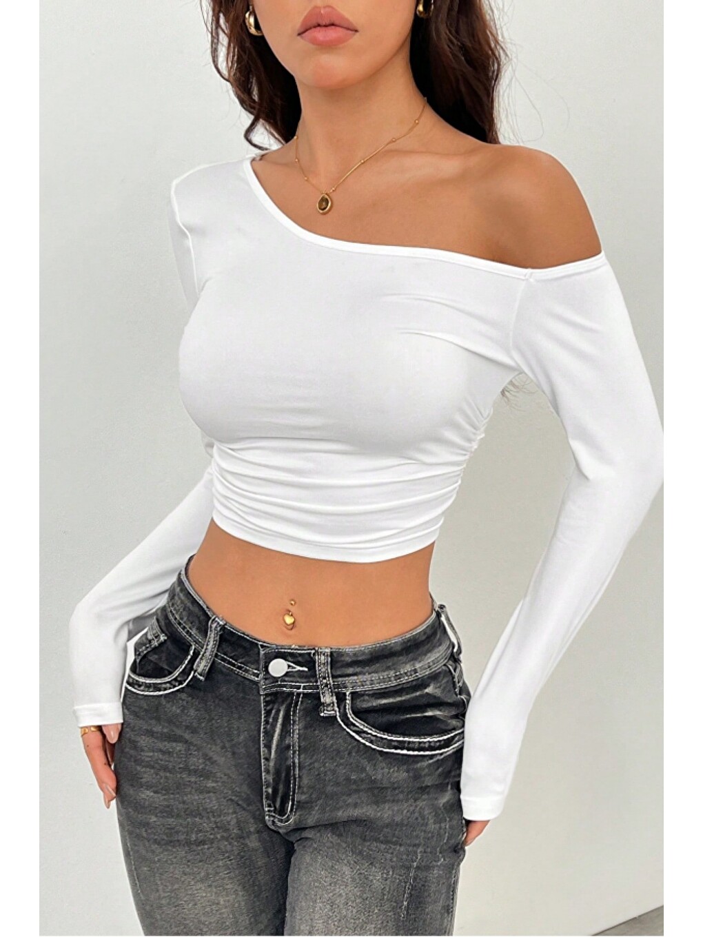 Kadın Asimetrik Yaka Uzun Kollu Crop T-Shirt Beyaz-4