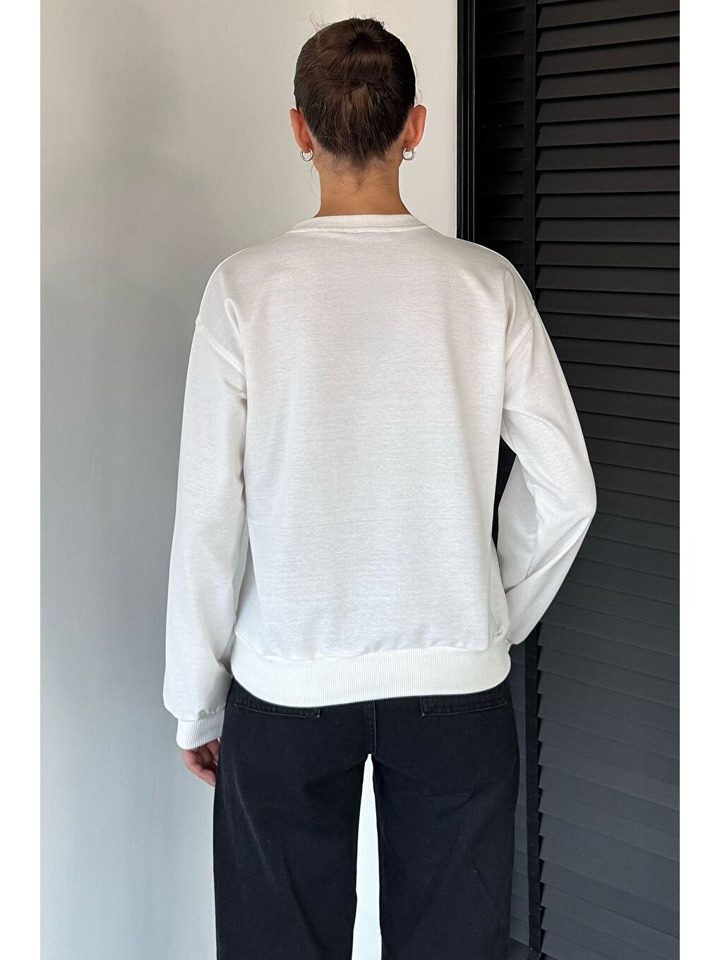 Ekru Kadın Bisiklet Yaka Baskılı Taş İşlemeli Sweatshirt-3
