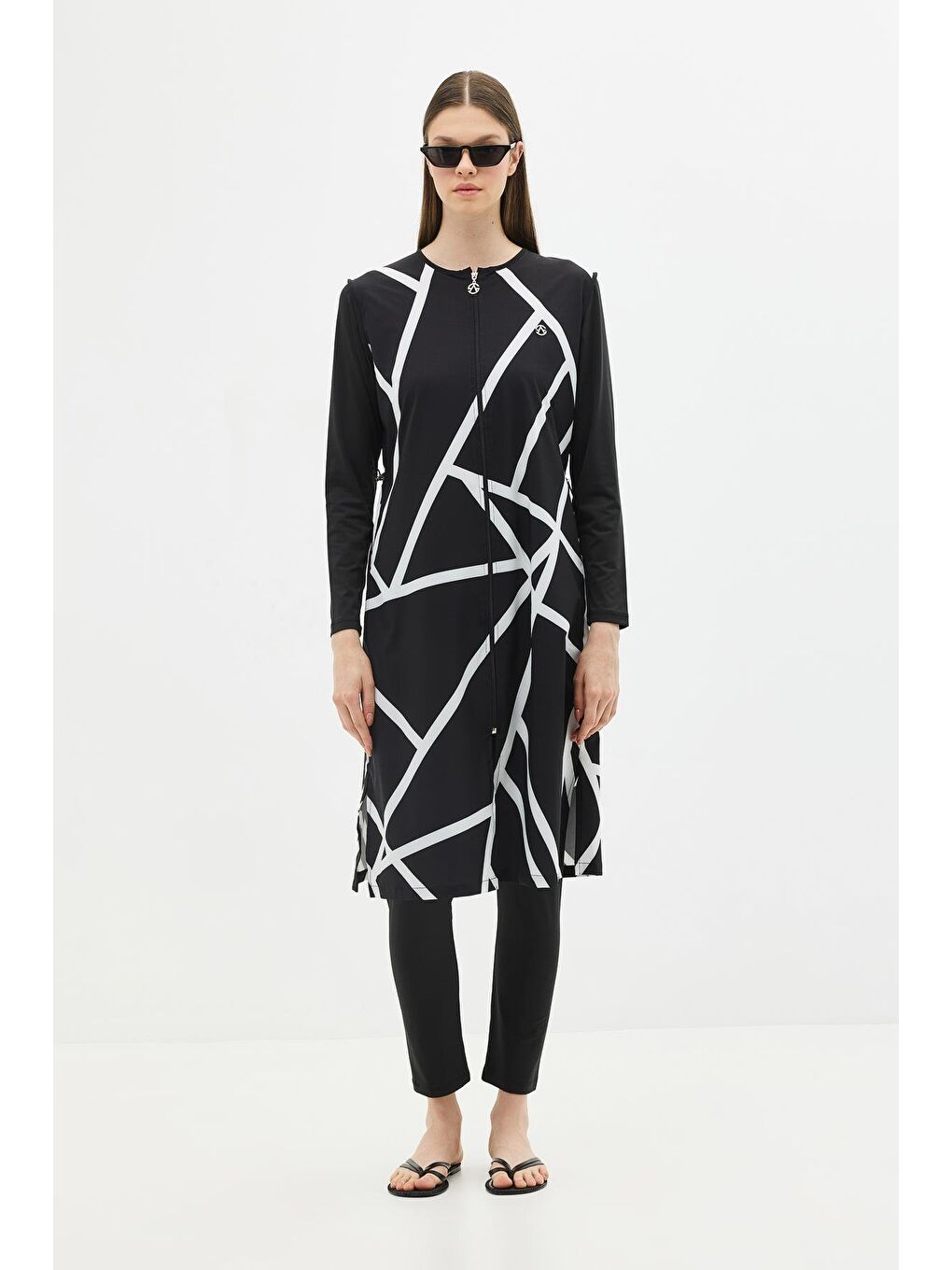 Uzun Tunikli 4'Lü Tesettür Mayo 6049 Siyah/Beyaz