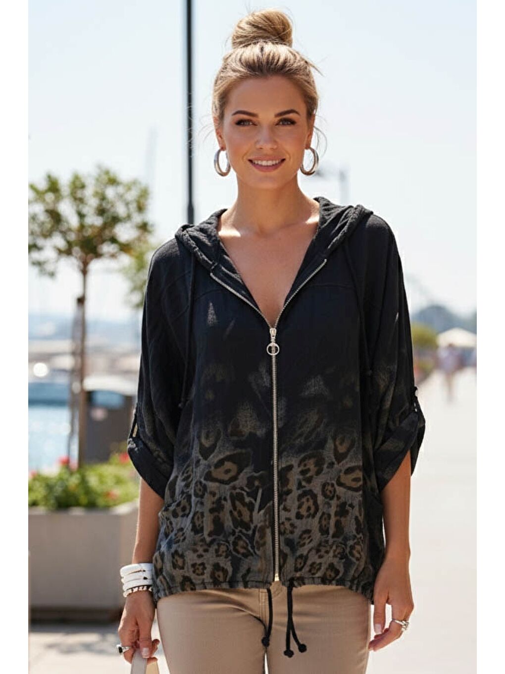 İtalyan Siyah Düğmeli Uzun Kollu Cepli Kapüşonlu Fermuarlı Baskılı Regular Boy Dokuma Ceket 68 65