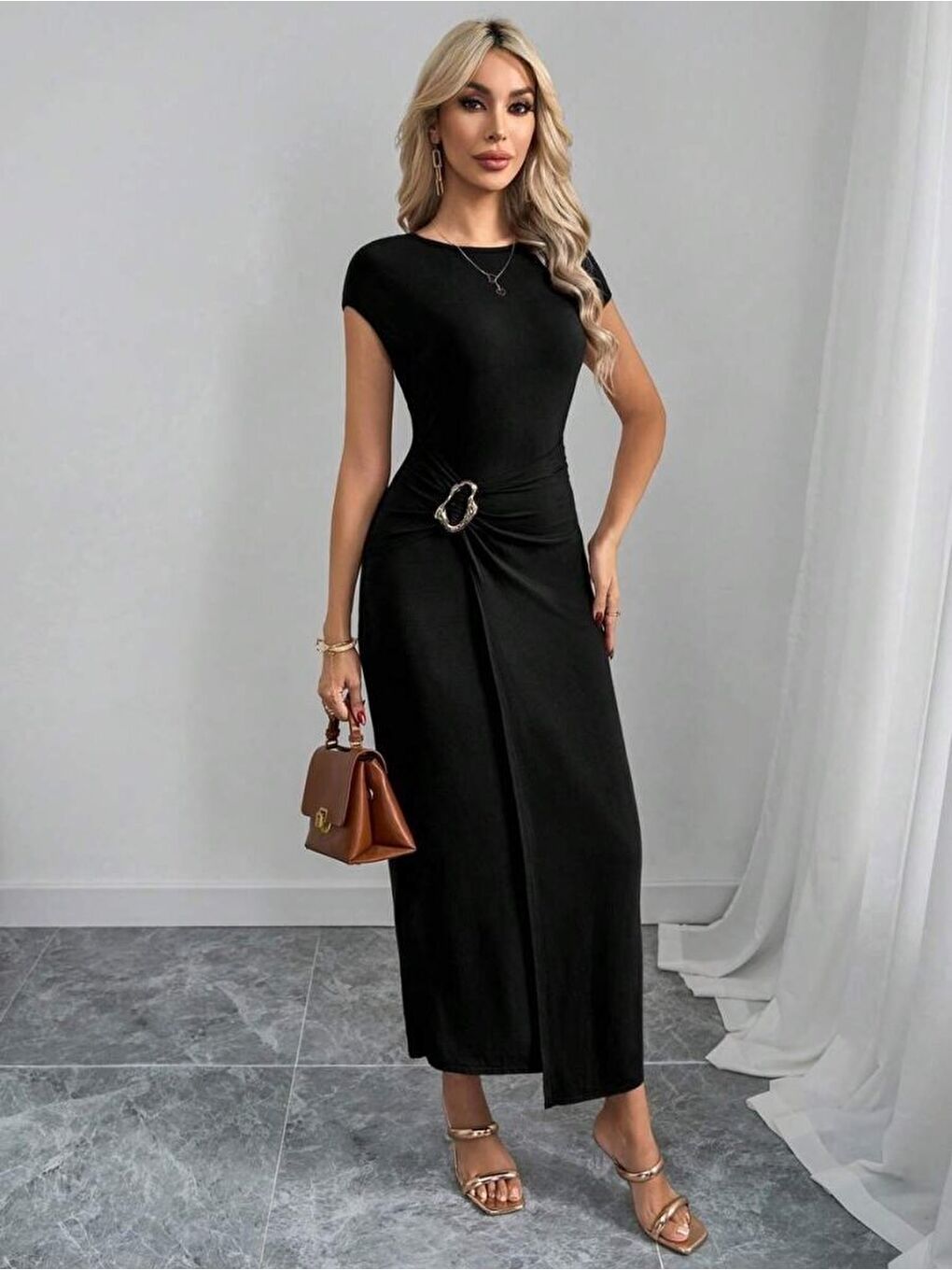 Siyah Kadın Yarım Ay Kollu Yuvarlak Yaka önünde Toka Detaylı Modal Maxi Elbise-2