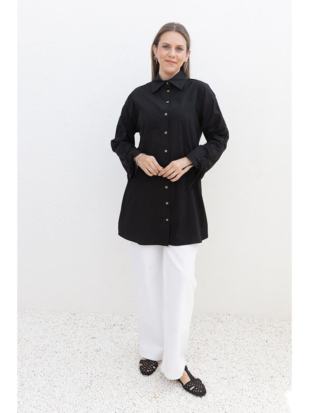 Siyah-Kolu Büzgülü Cepli Gömlek-1