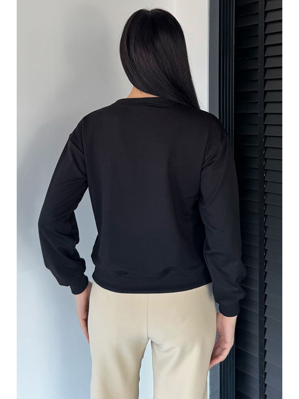 Siyah Kadın Bisiklet Yaka Kelebek Baskılı Taş İşlemeli Sweatshirt-2