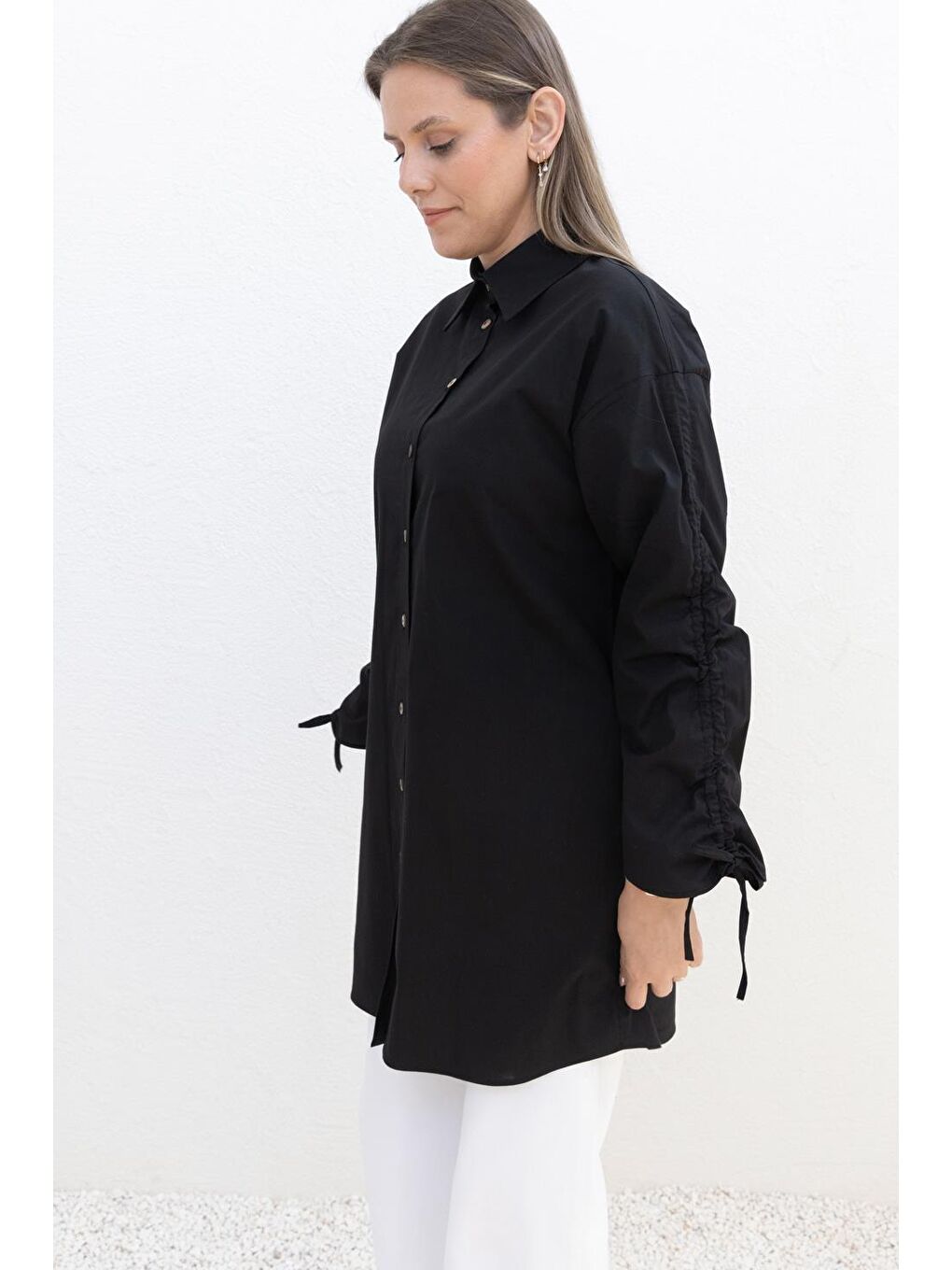 Siyah-Kolu Büzgülü Cepli Gömlek-3