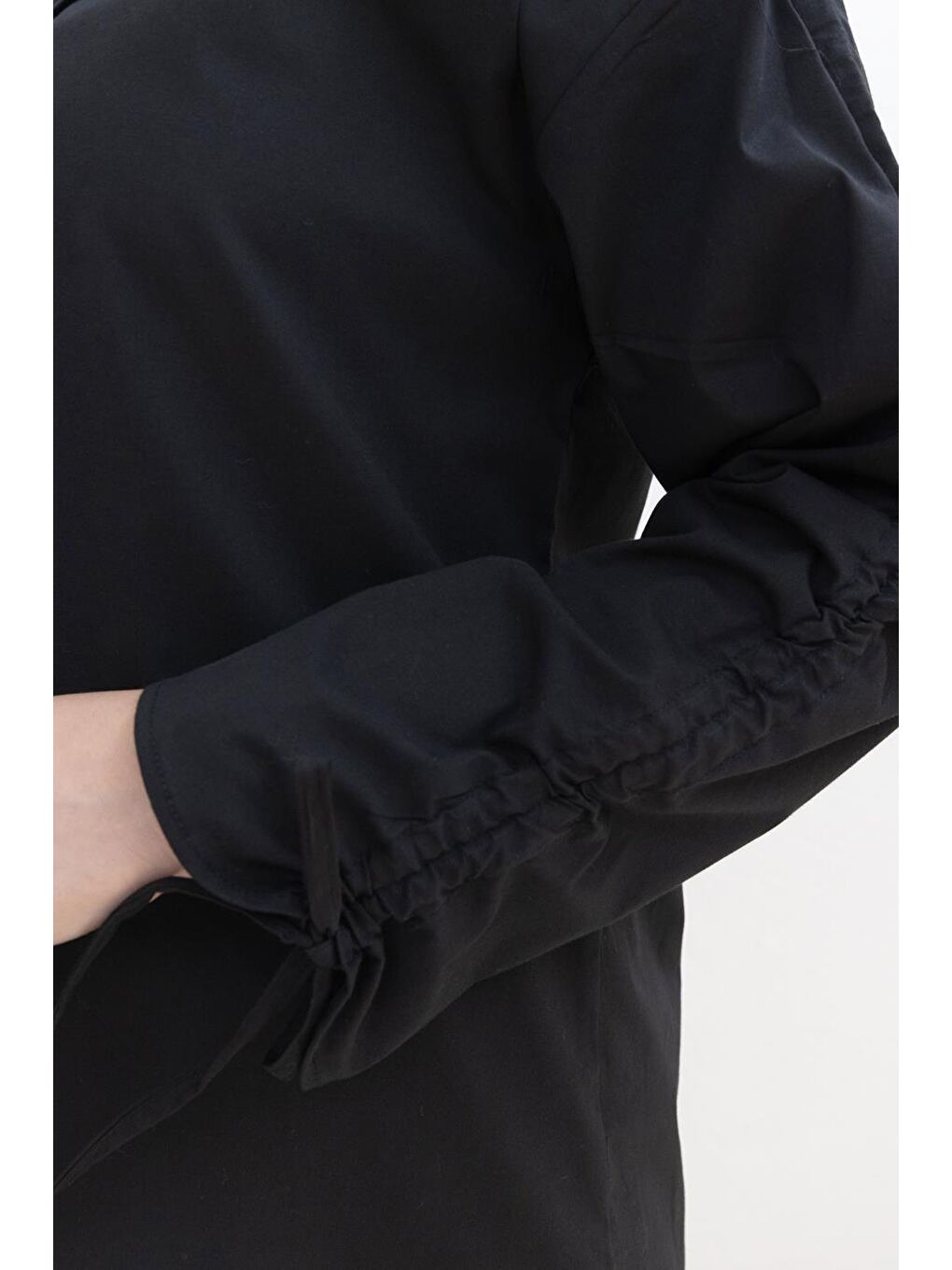 Siyah-Kolu Büzgülü Cepli Gömlek-4
