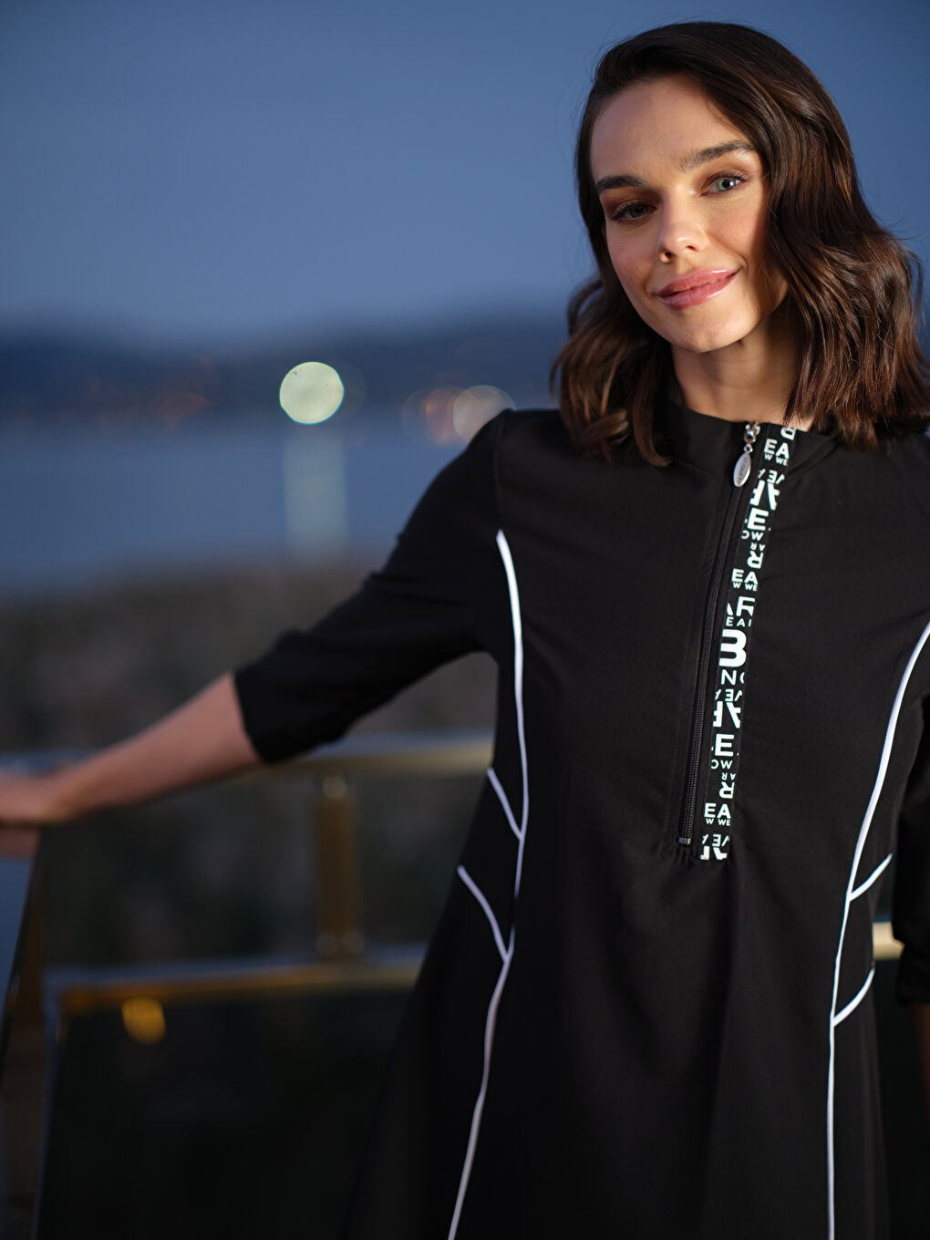 Siyah Kadın Fermuarlı Biyeli Dik Yaka Zarif Kaprili Kapalı Spor Mayo-1