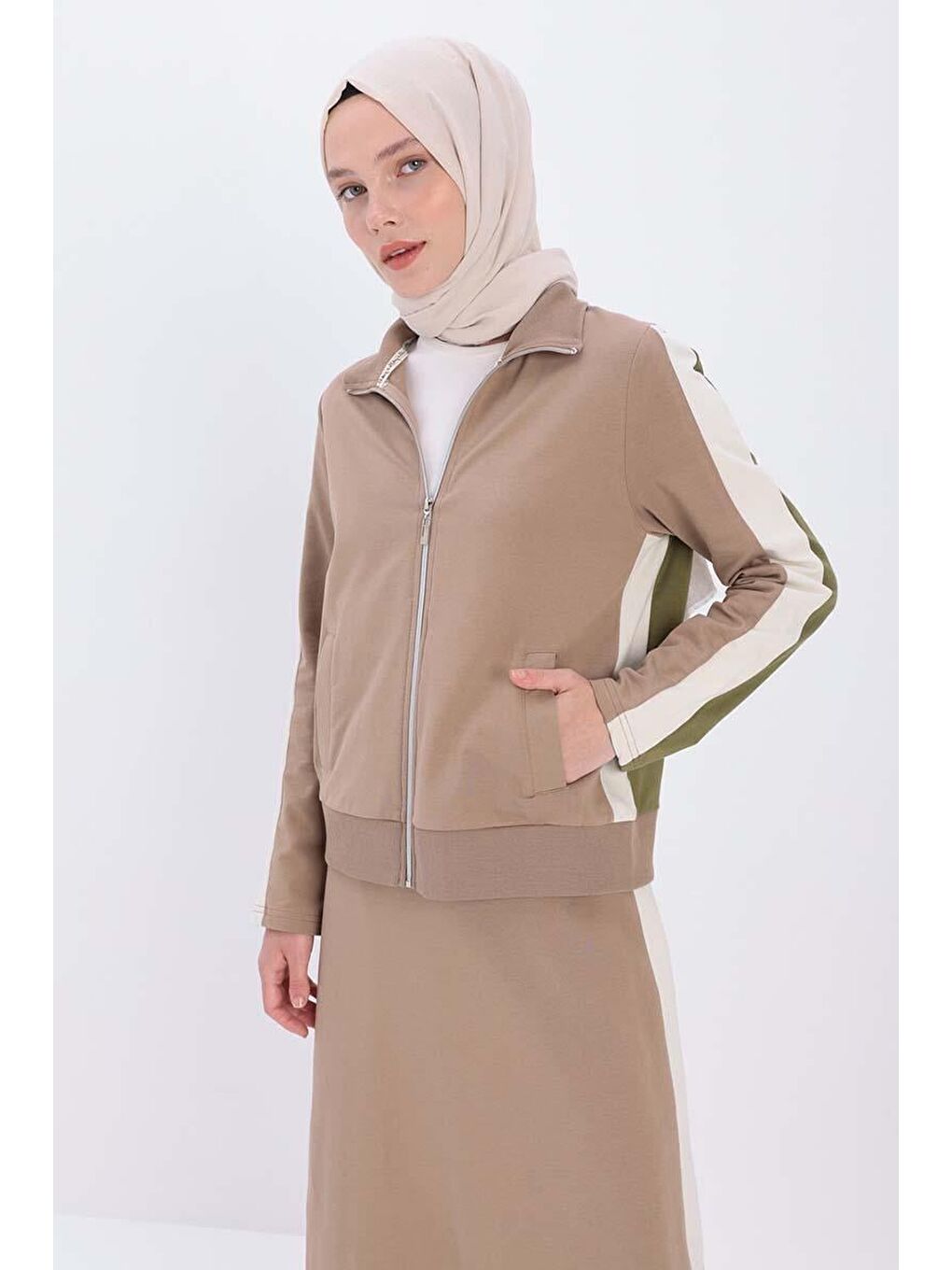 Bej Vizon-Haki-Pamuklu Garnili Etekli Takım-4