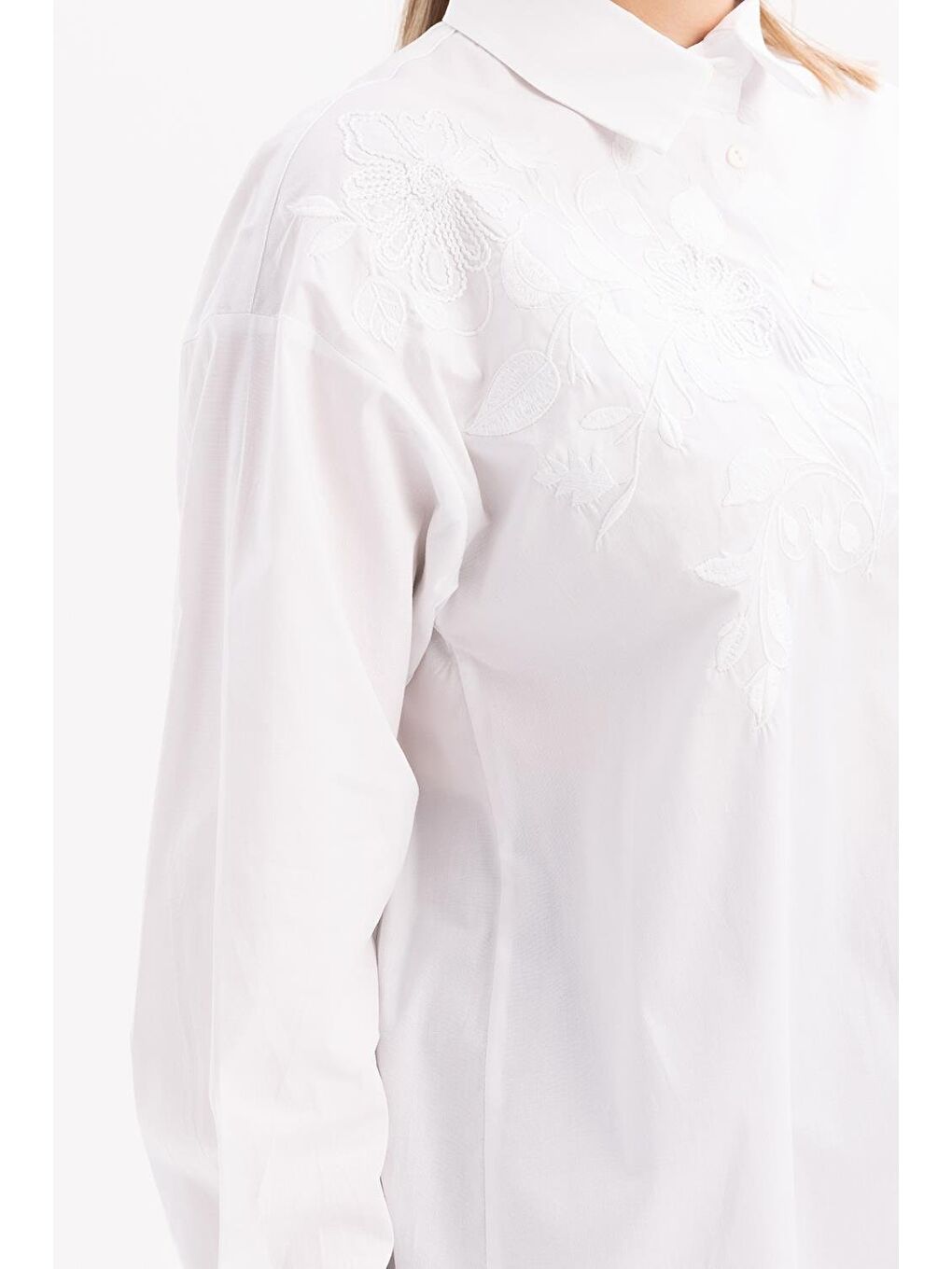 Beyaz-Çiçek Nakışlı Poplin Gömlek-4