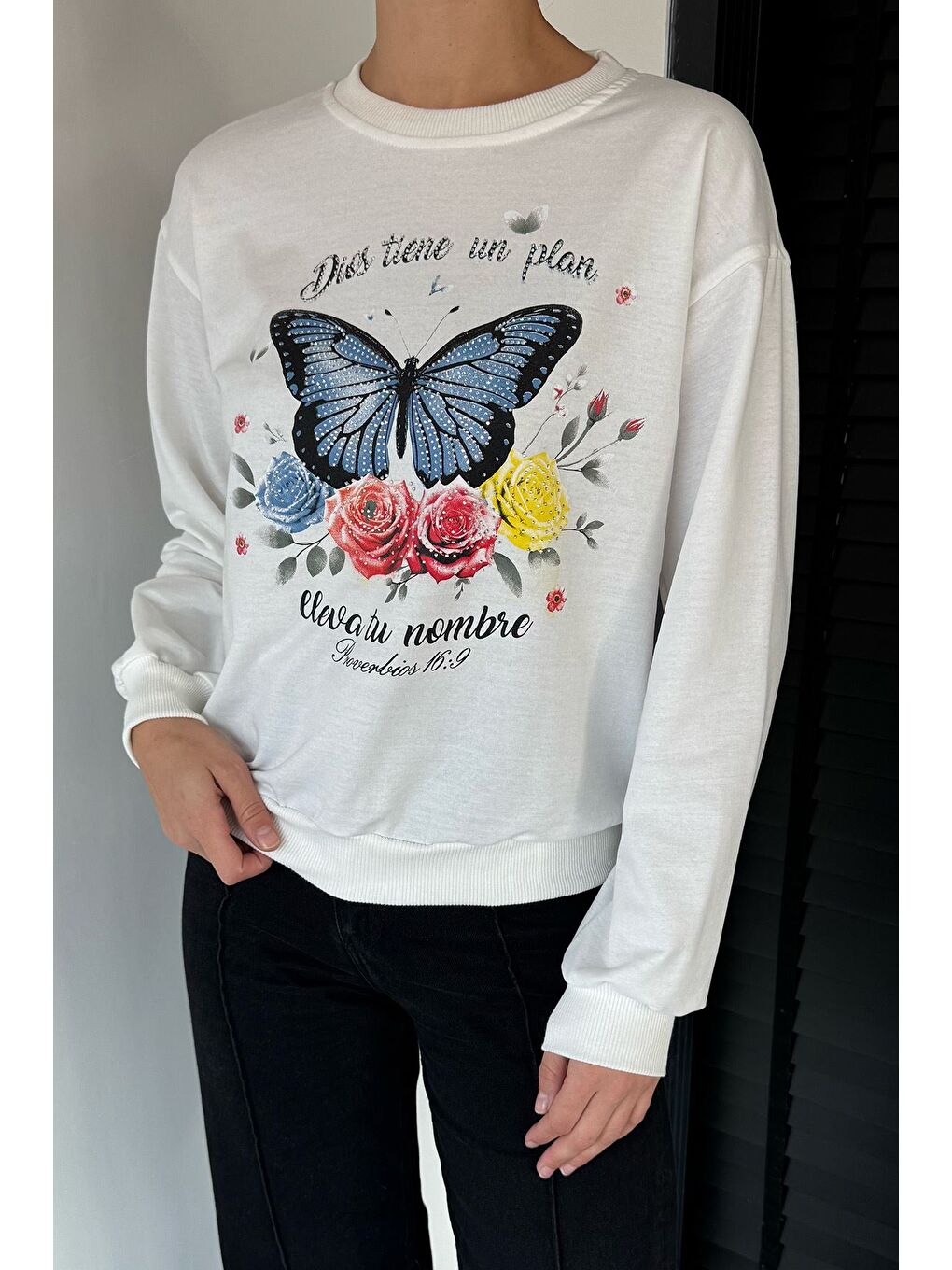 Ekru Kadın Bisiklet Yaka Kelebek Baskılı Taş İşlemeli Sweatshirt-2