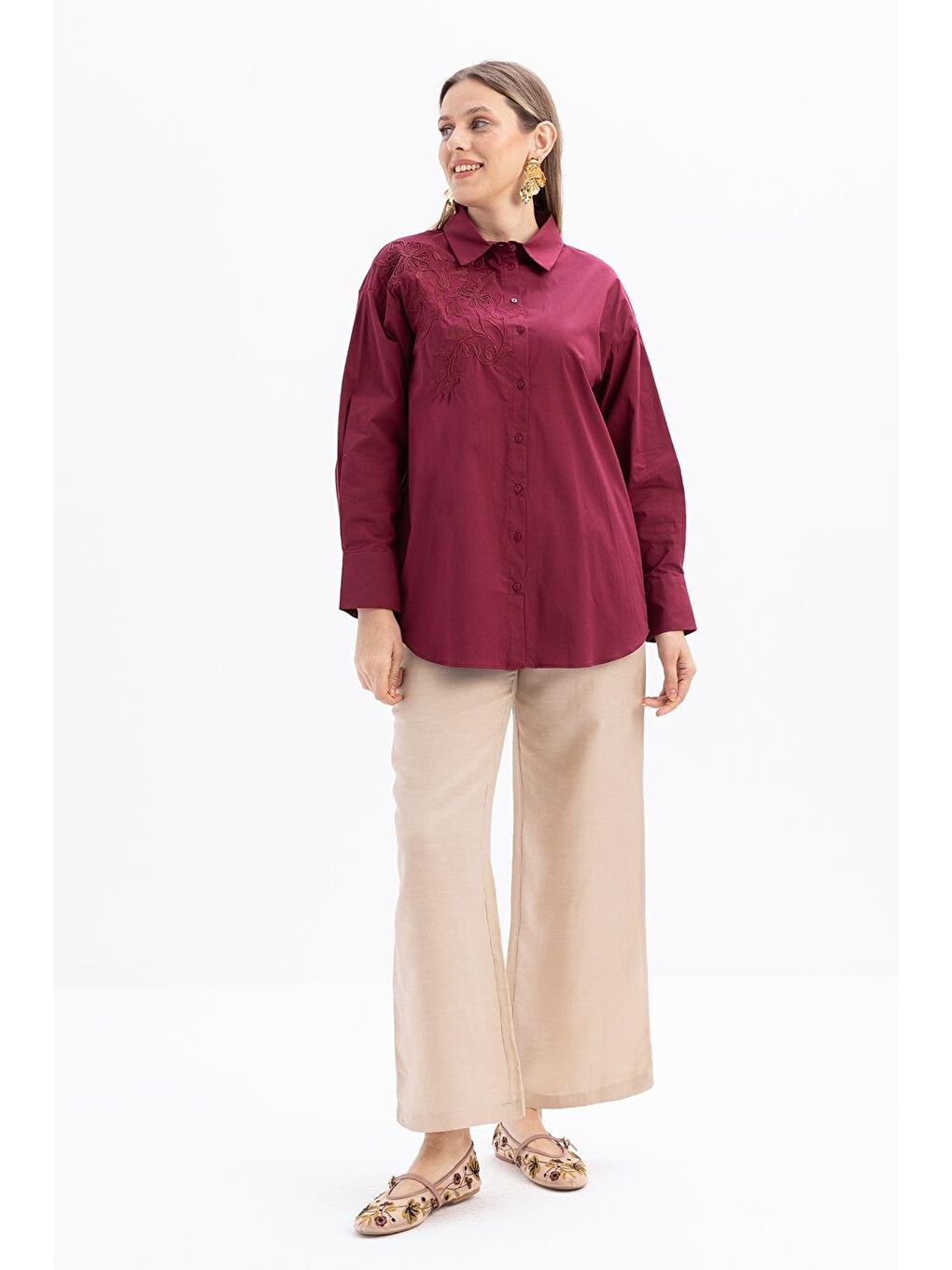 Kırmızı Vişne-Çiçek Nakışlı Poplin Gömlek-1